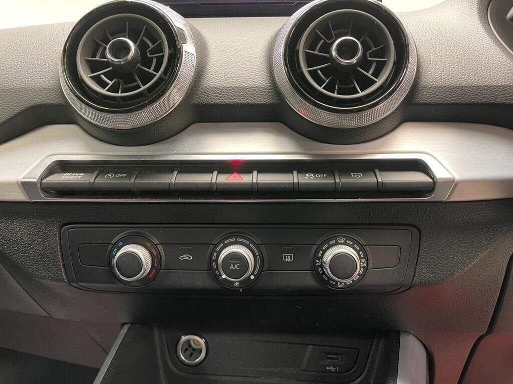 Audi Q2 view 8