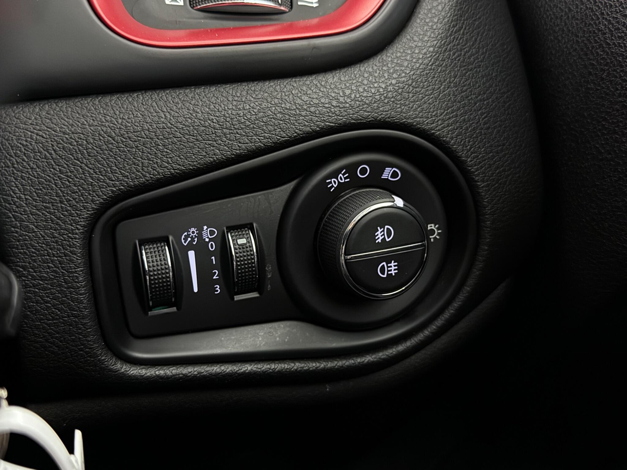 Jeep Renegade view 19