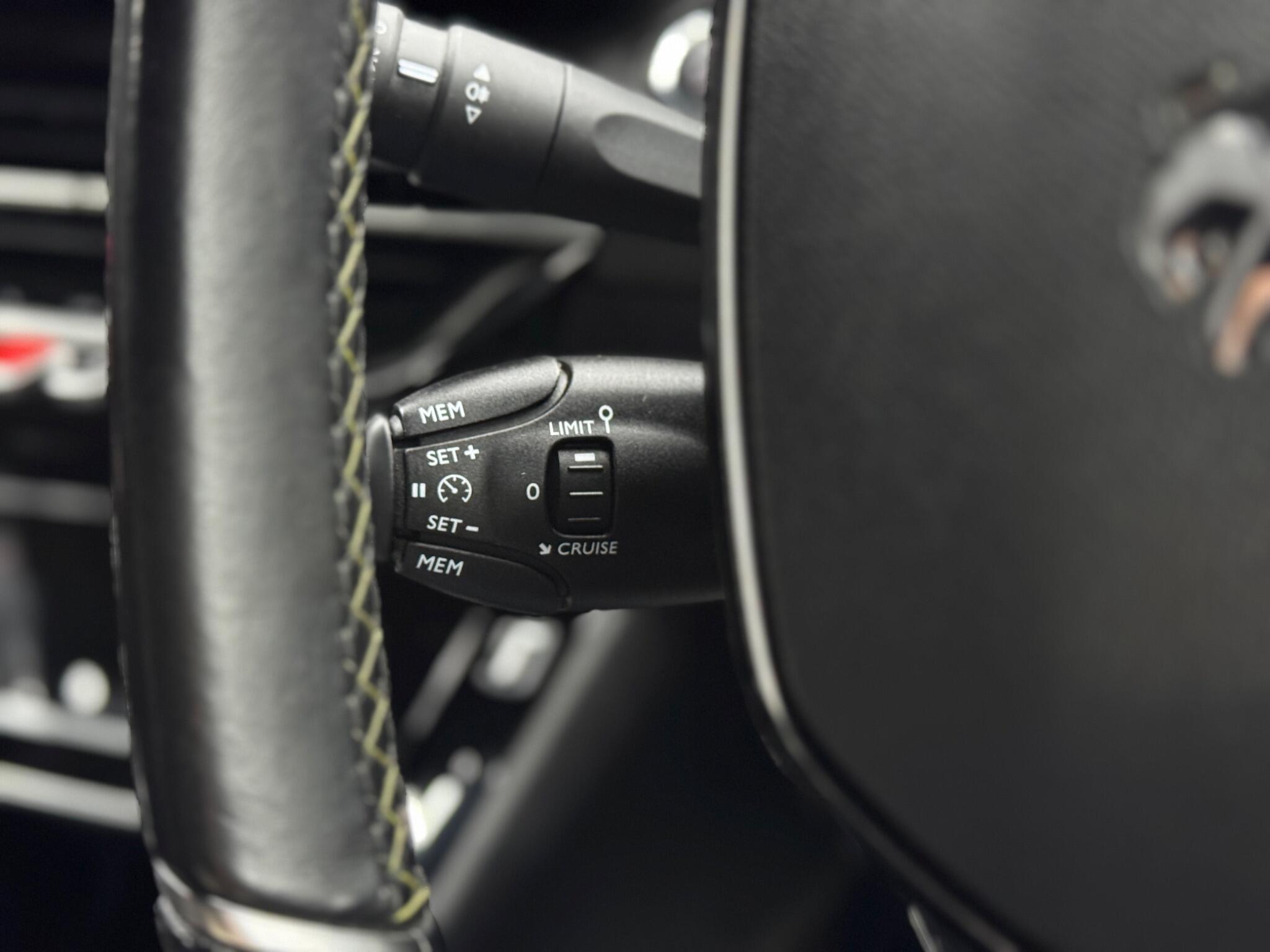 Peugeot 208 view 22