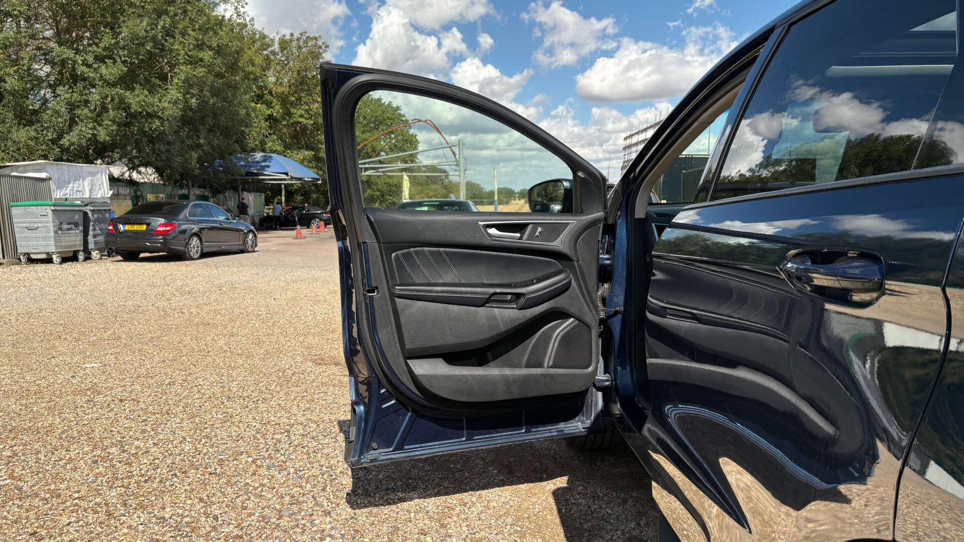 Ford Edge view 49