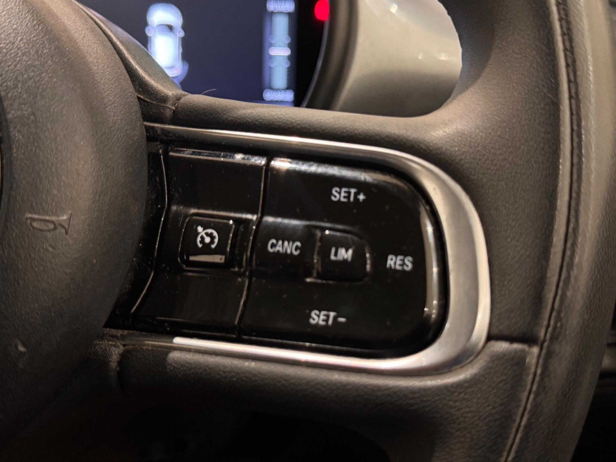 Fiat 500E view 12