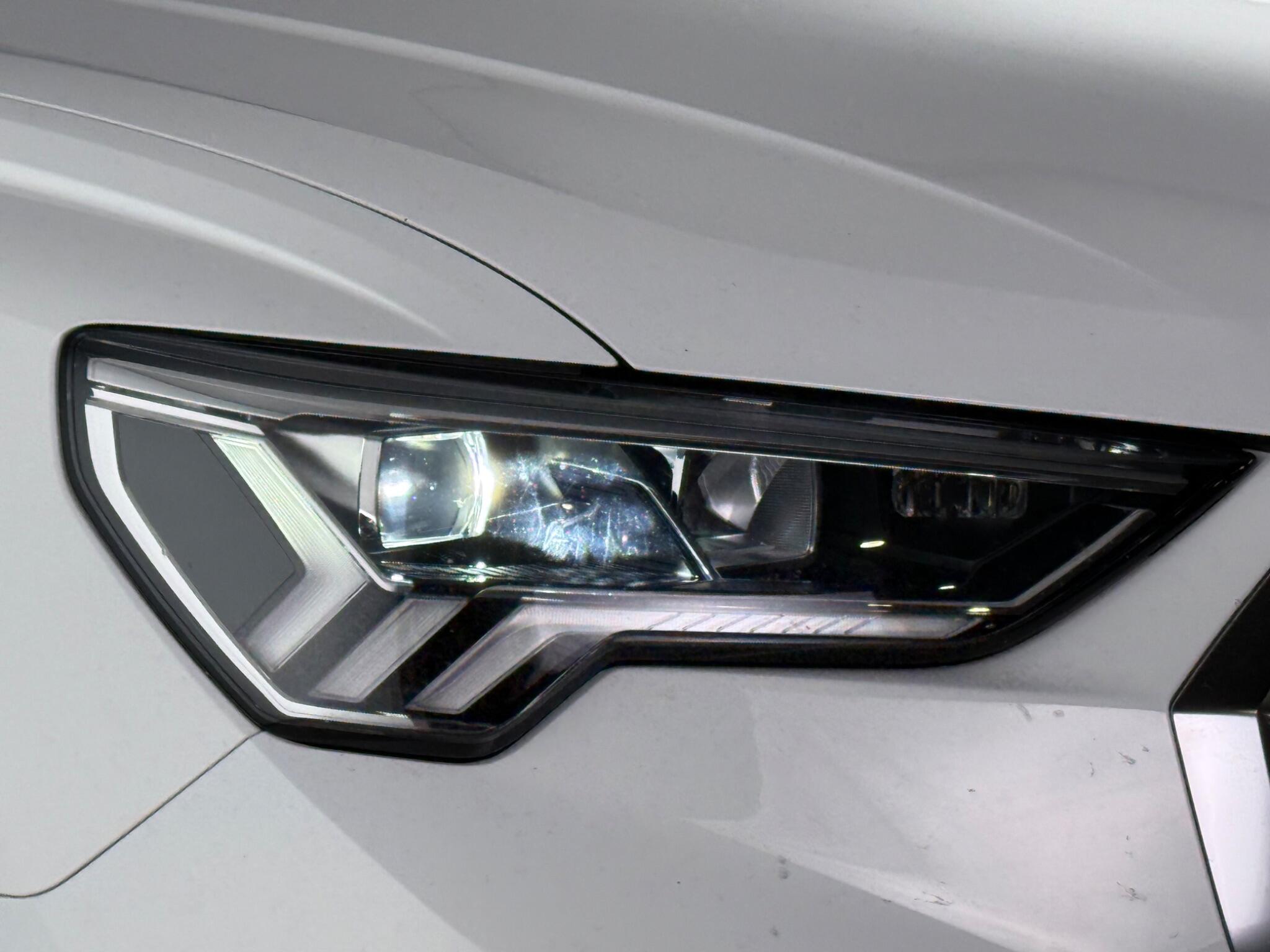 Audi Q3 view 4