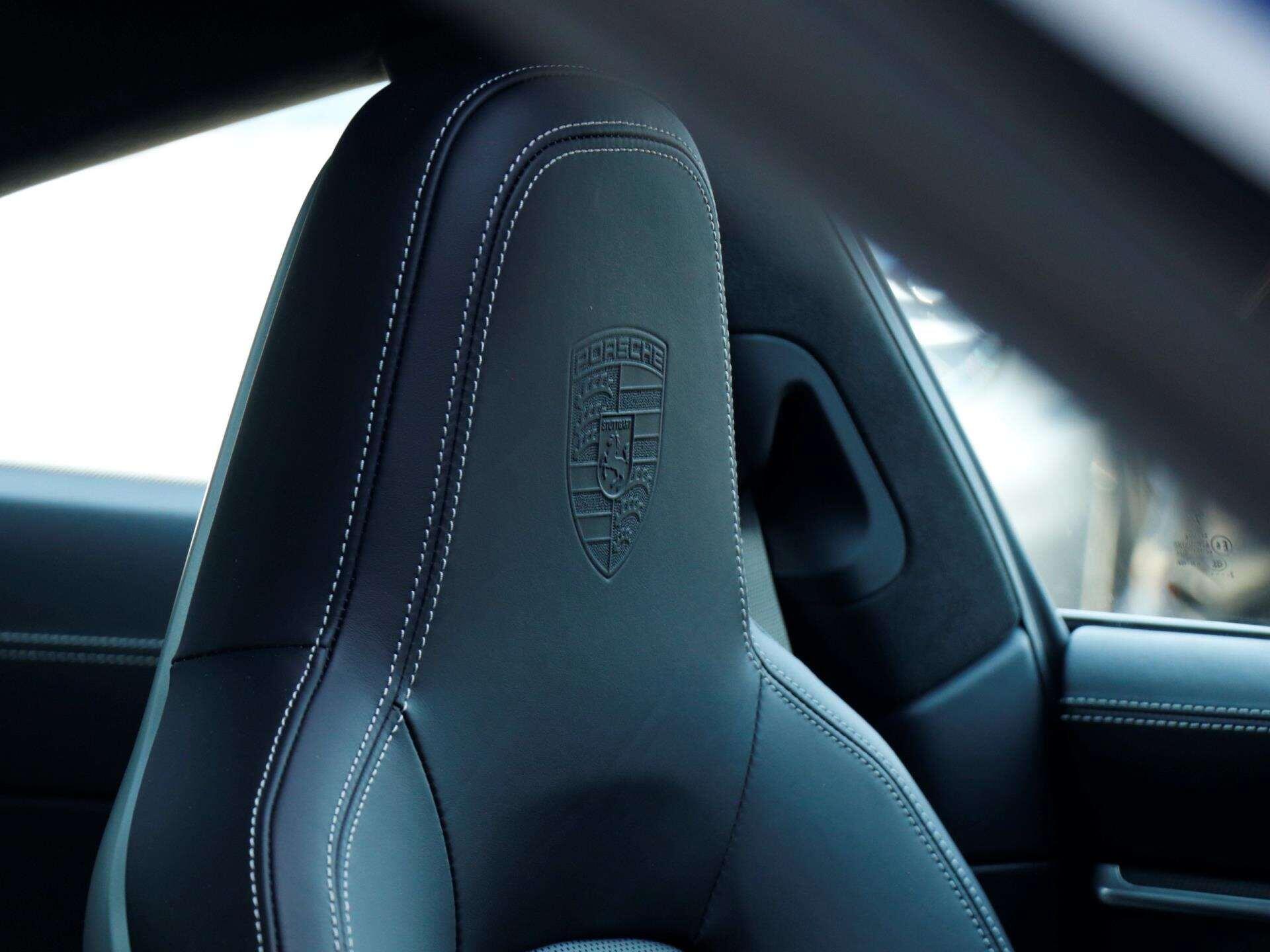 Porsche 911 view 25
