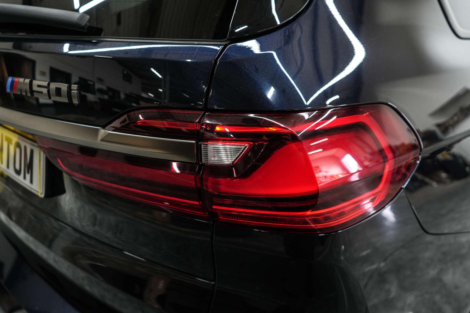 BMW X7 view 10