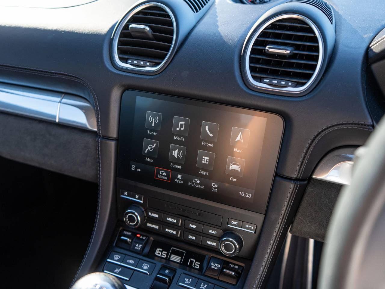 Porsche Cayman view 34