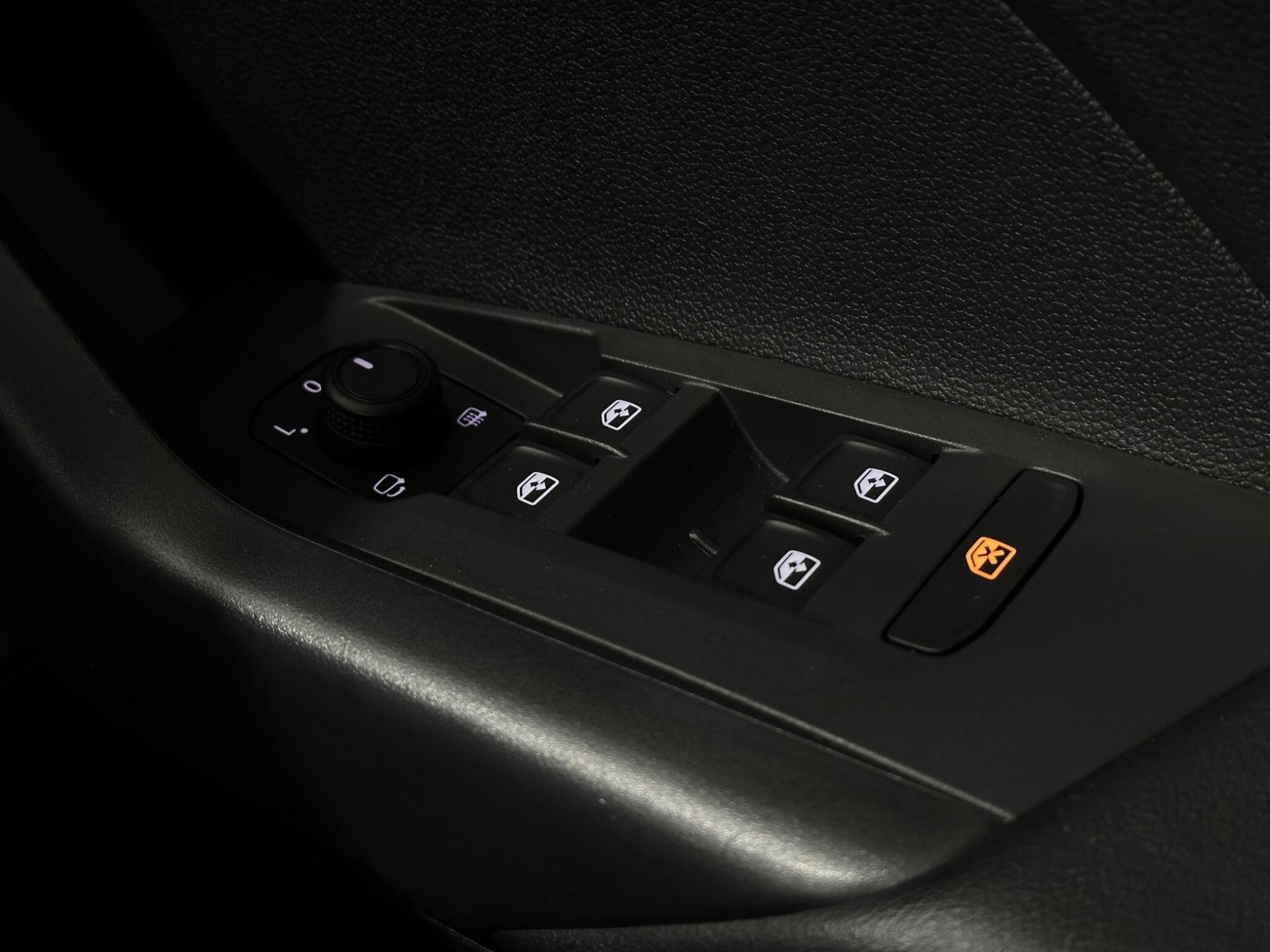 Volkswagen T-Cross view 18