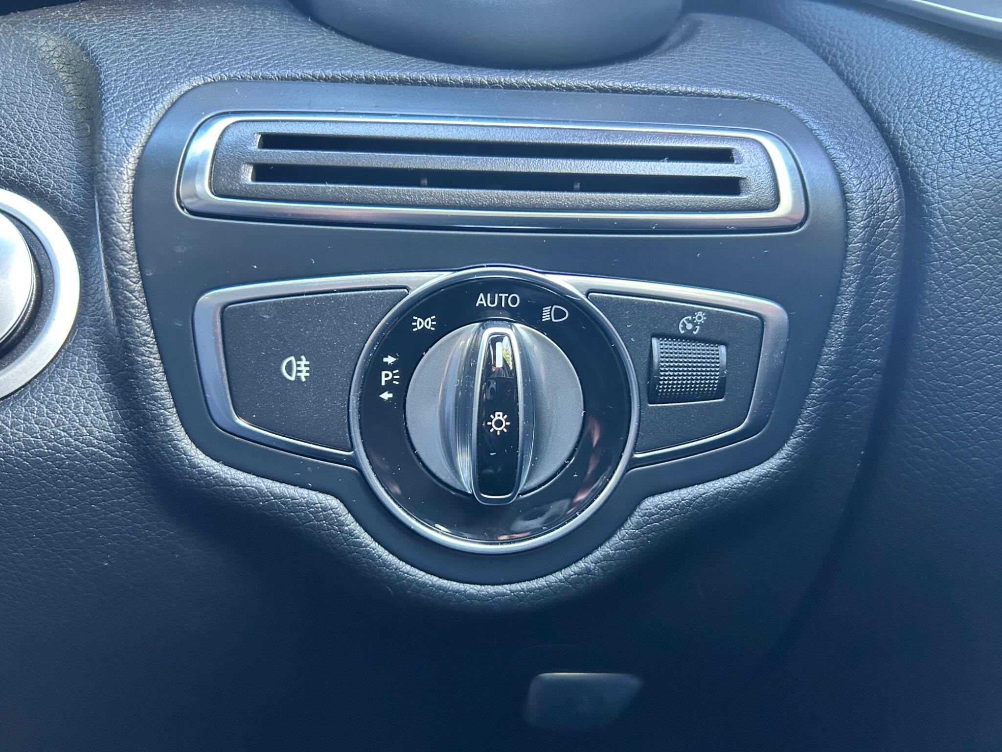 Mercedes-Benz C-Class view 28