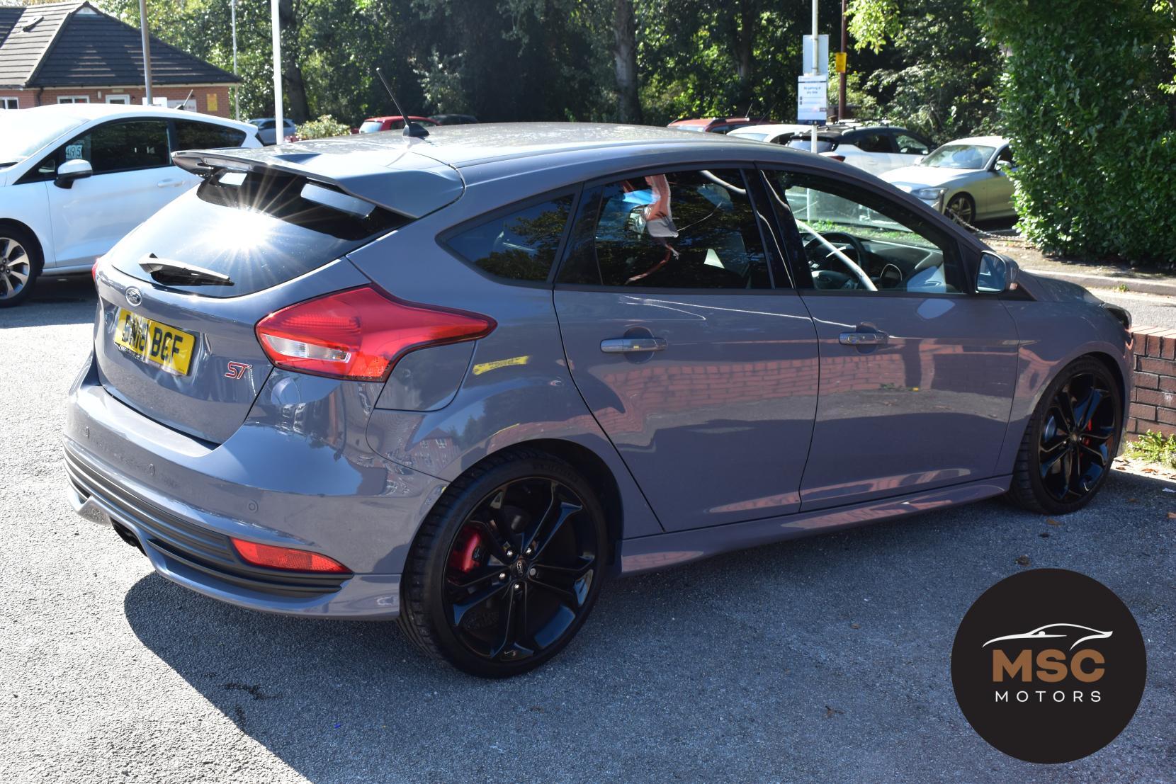 Ford Focus view 17
