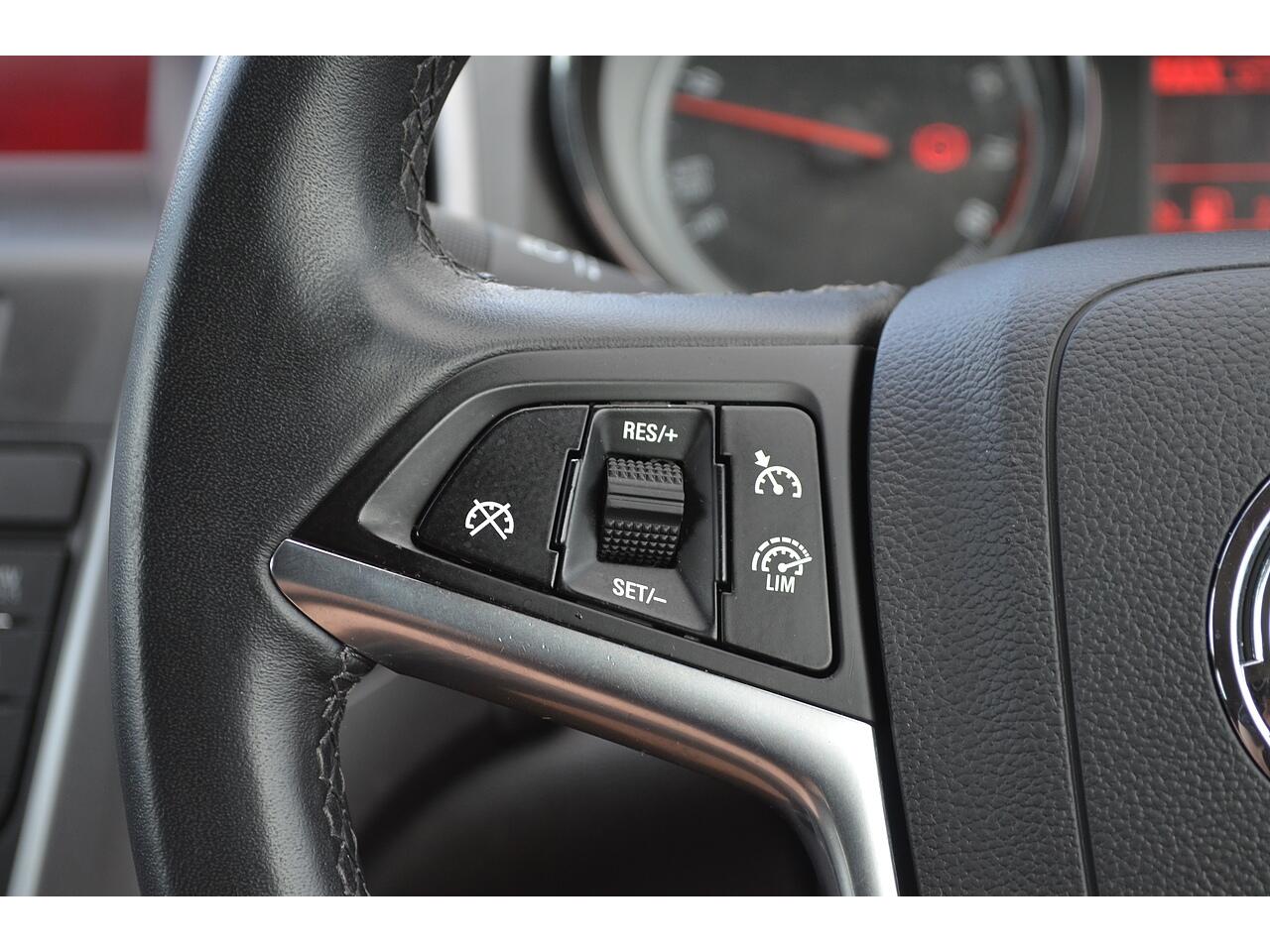 Vauxhall Astra GTC view 30
