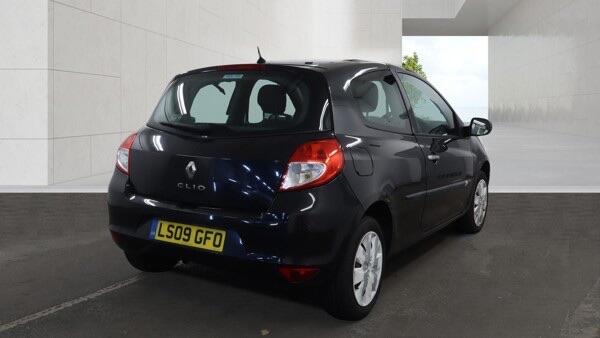 Renault Clio view 2