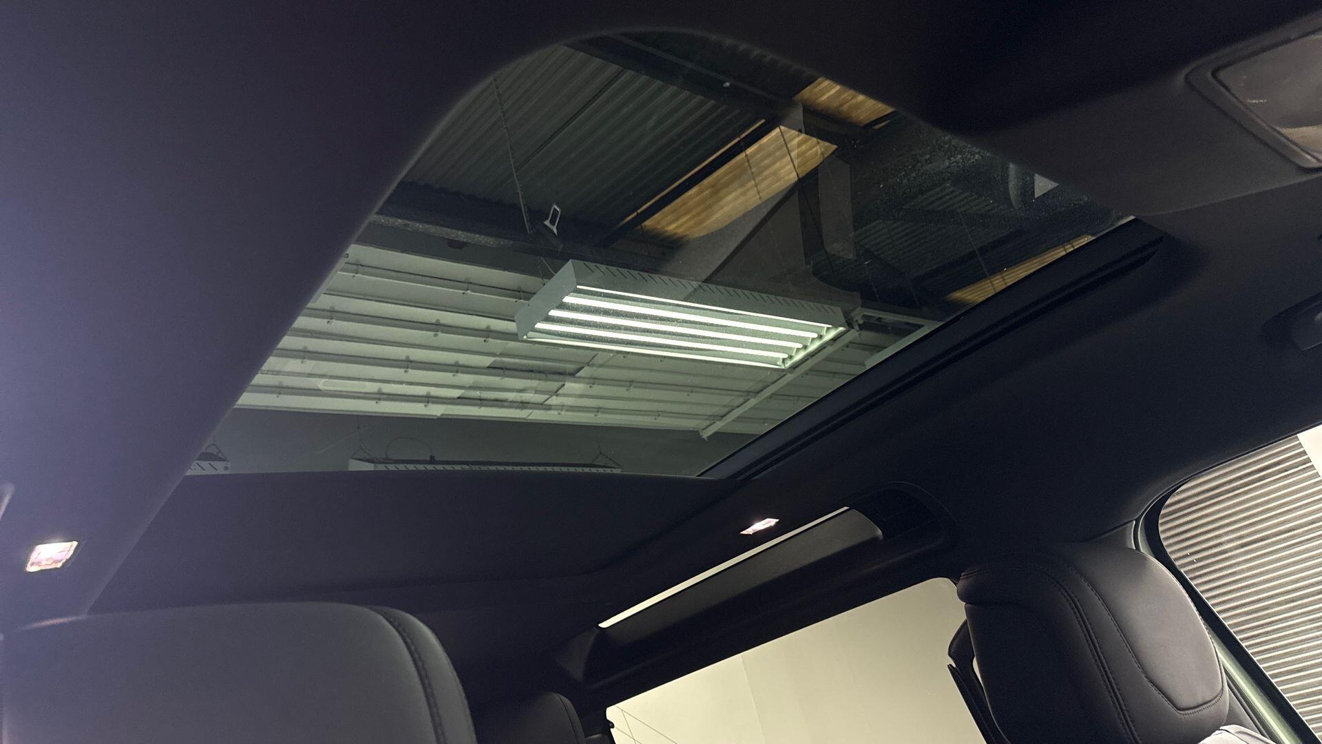Land Rover Defender view 21