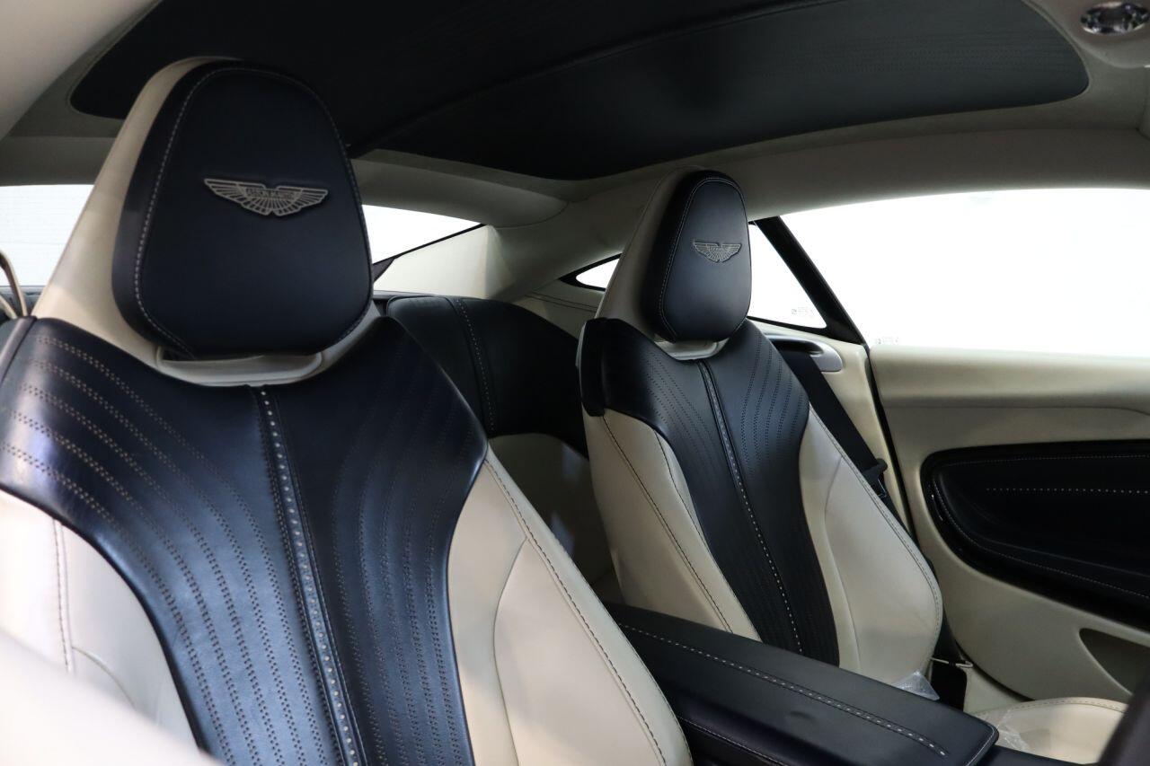 Aston Martin DB11 view 11