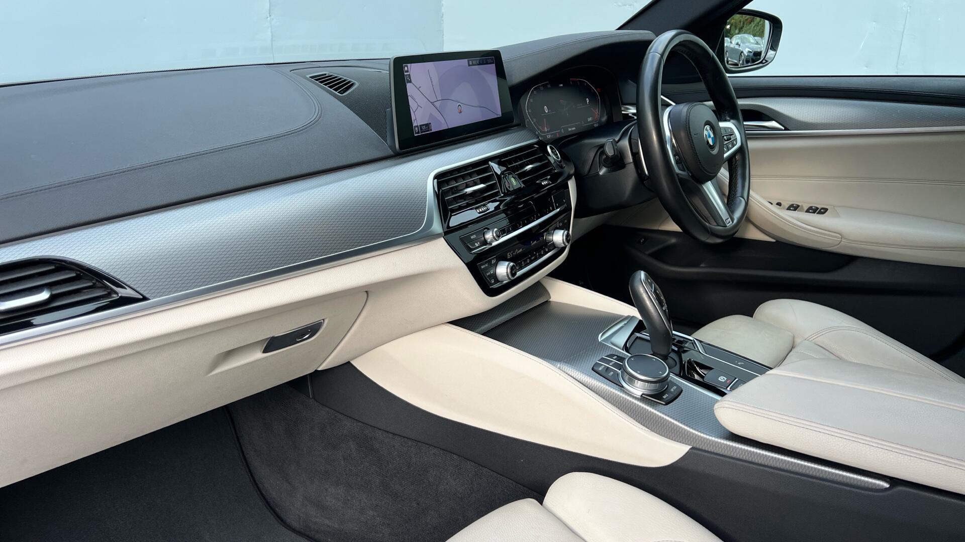 BMW 5 Series view 7