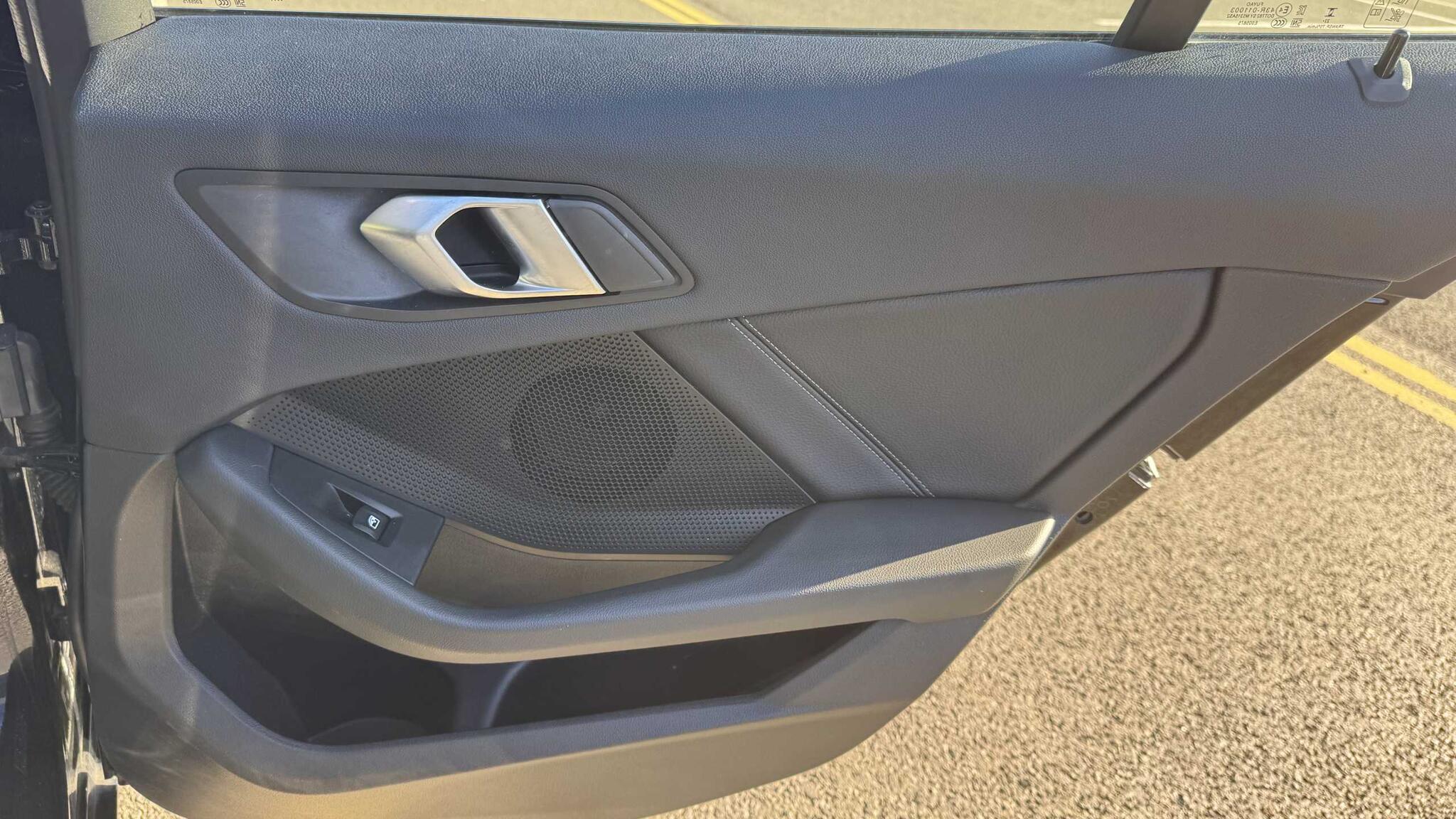 BMW 1 Series view 12