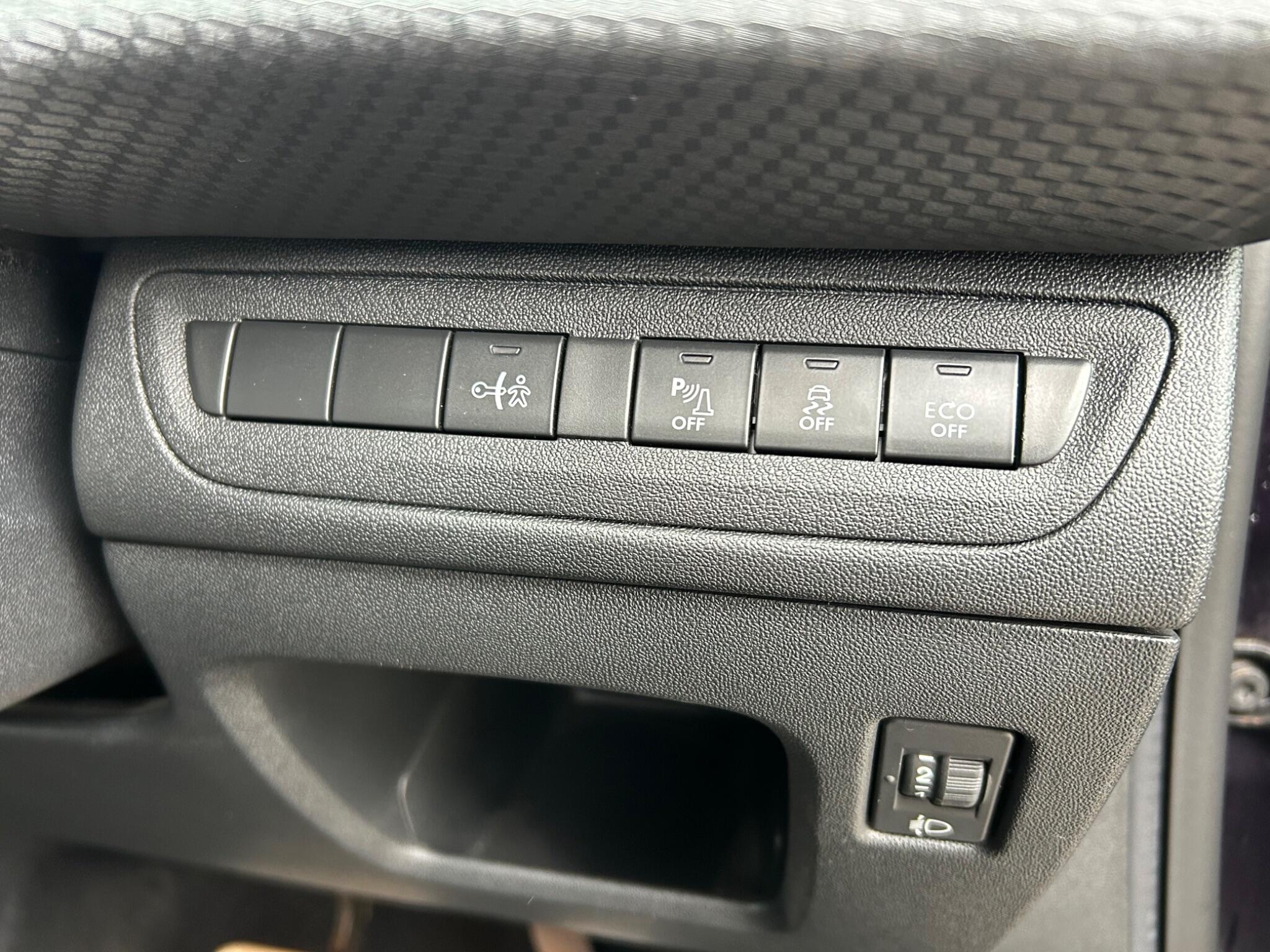 Peugeot 208 view 21