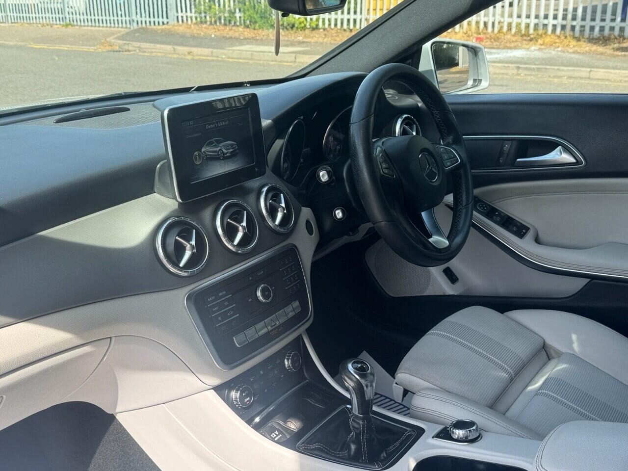 Mercedes-Benz Cla view 13