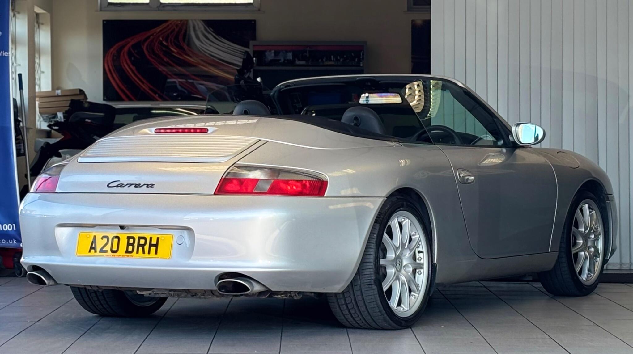 Porsche 911 view 18