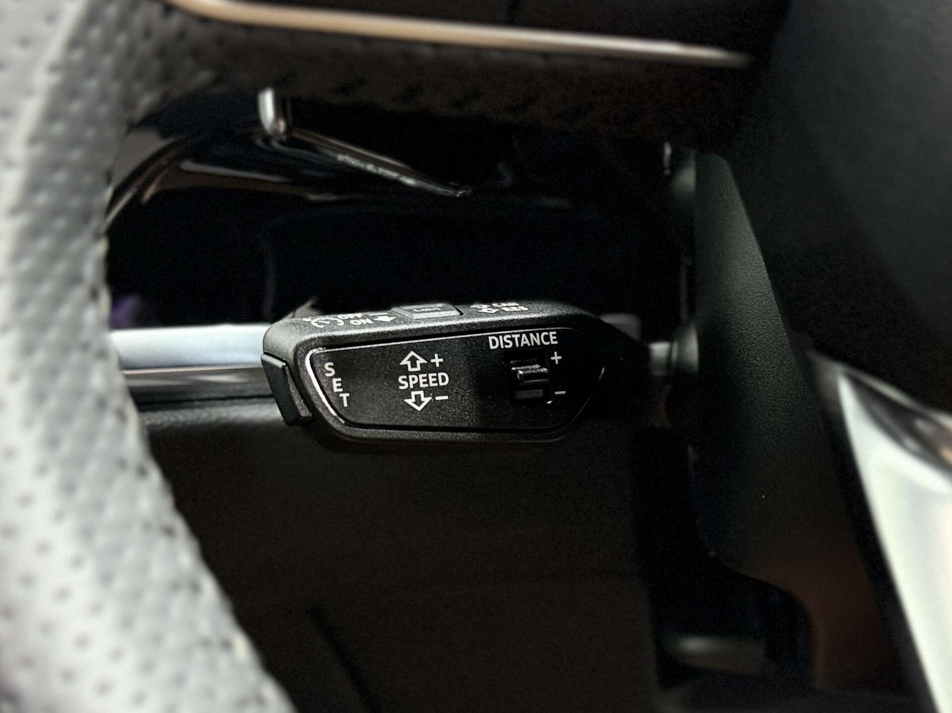 Audi RS Q3 view 22