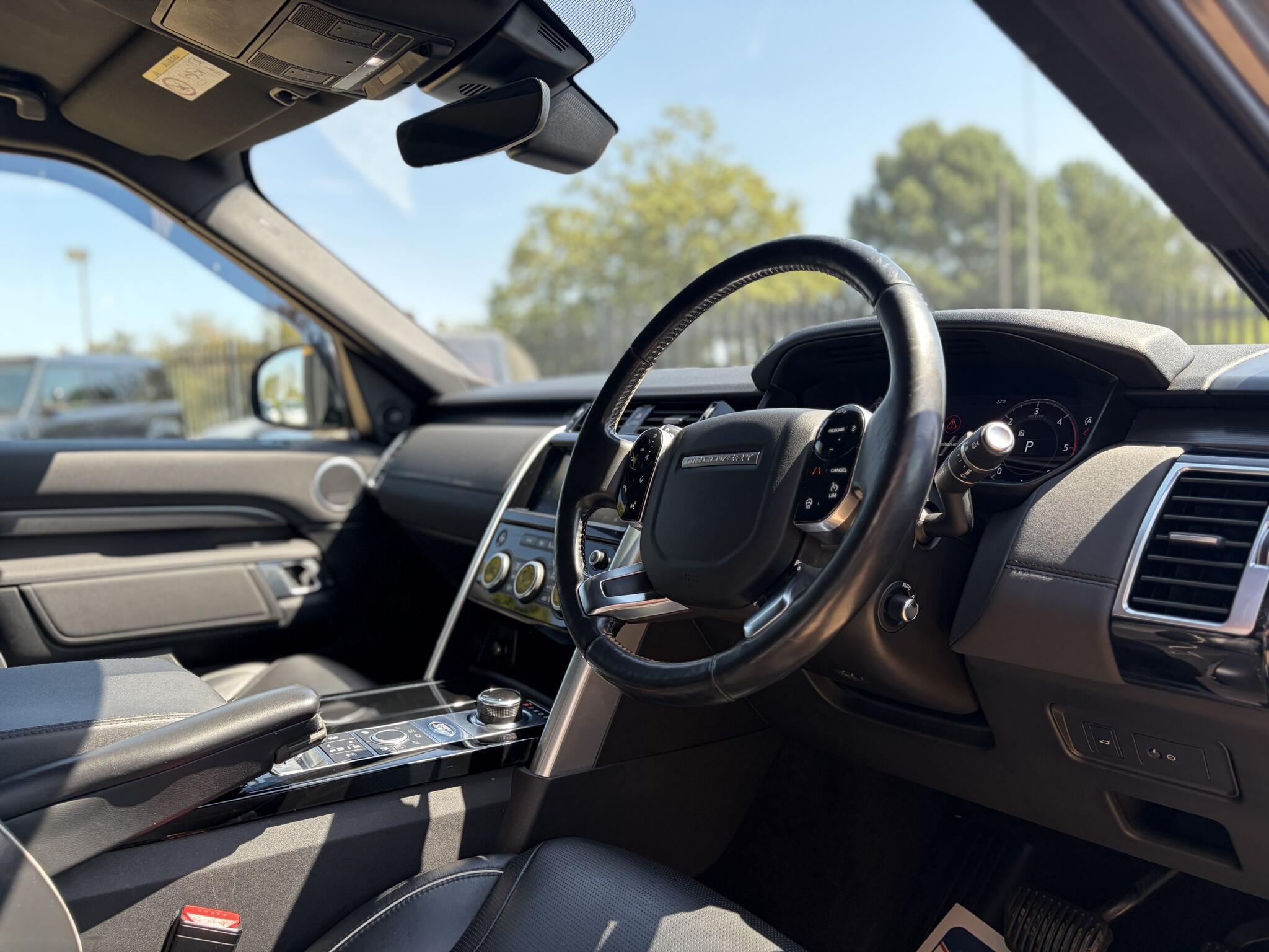 Land Rover Discovery 3 view 15