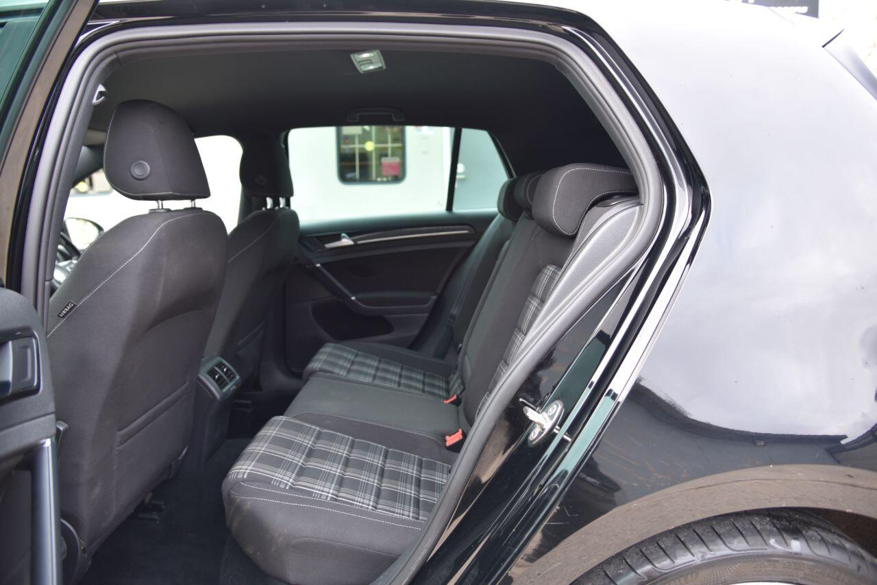 Volkswagen Golf view 23