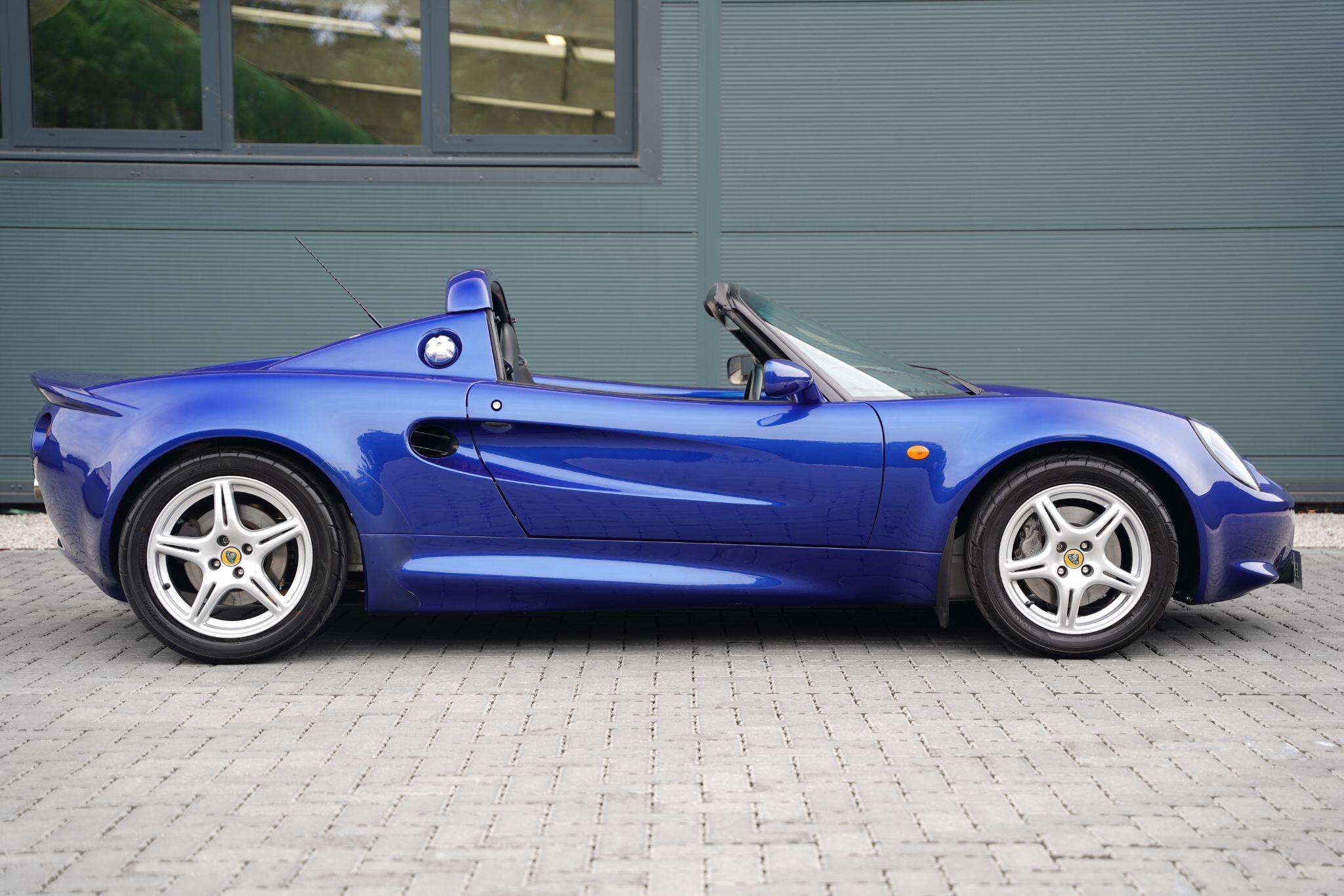 Lotus Elise view 3