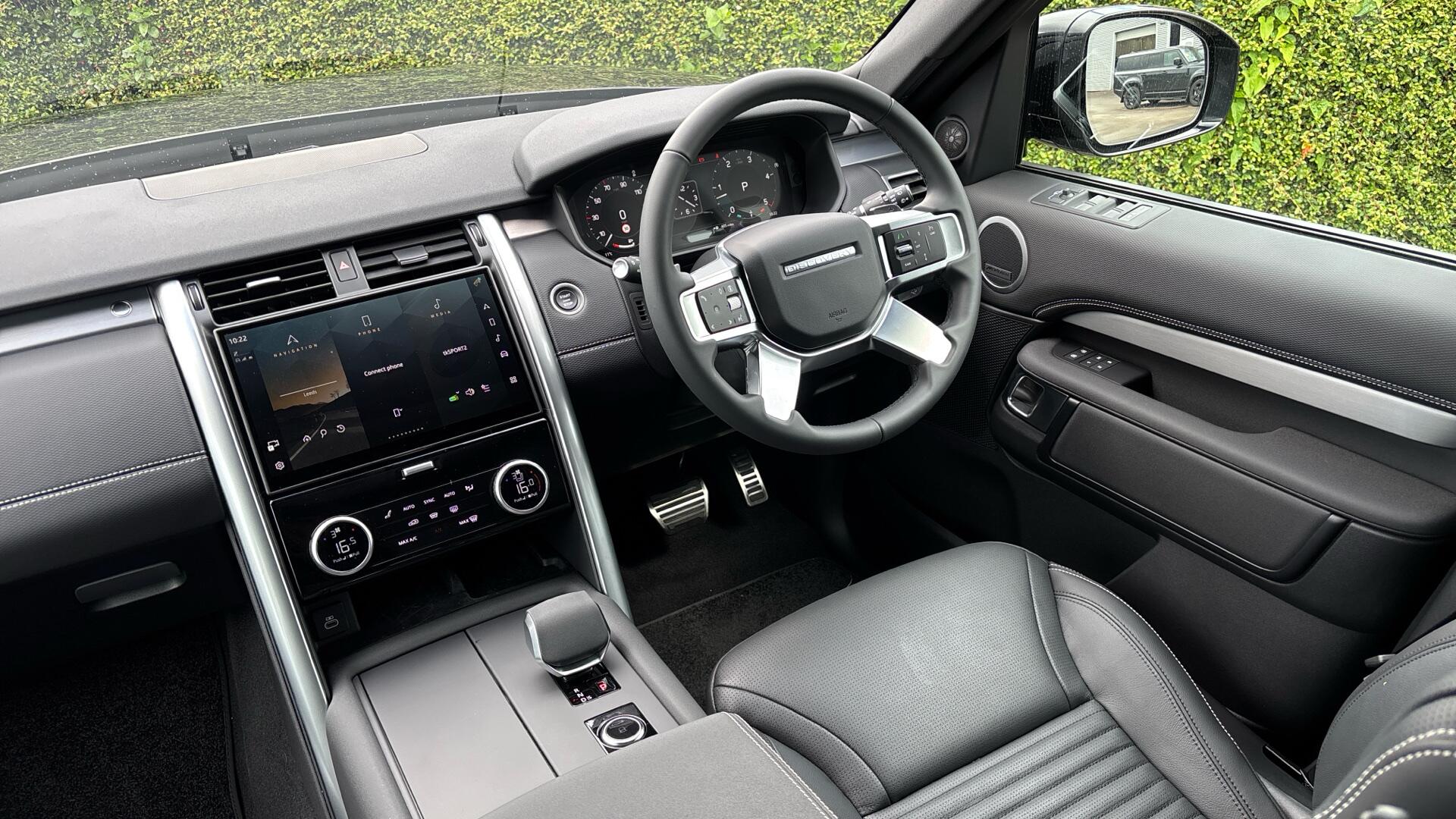 Land Rover Discovery view 39