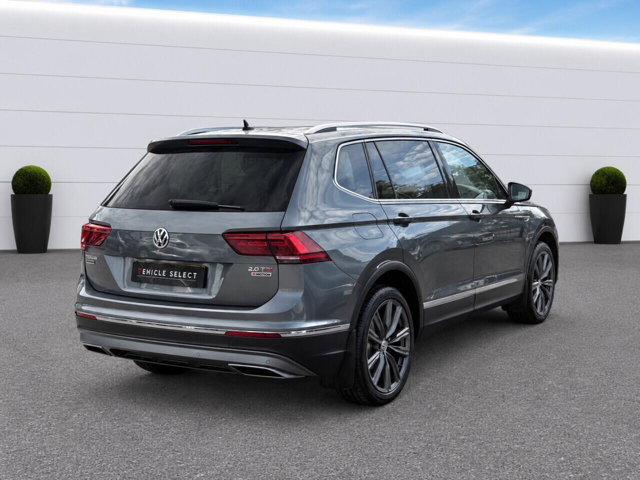 Volkswagen Tiguan Allspace view 12