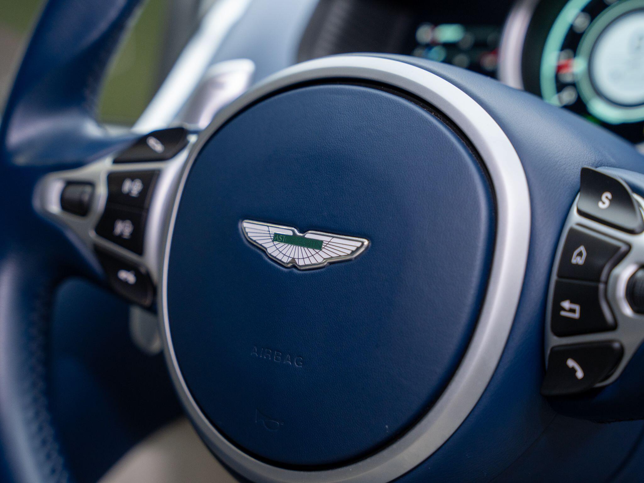 Aston Martin DB11 view 30