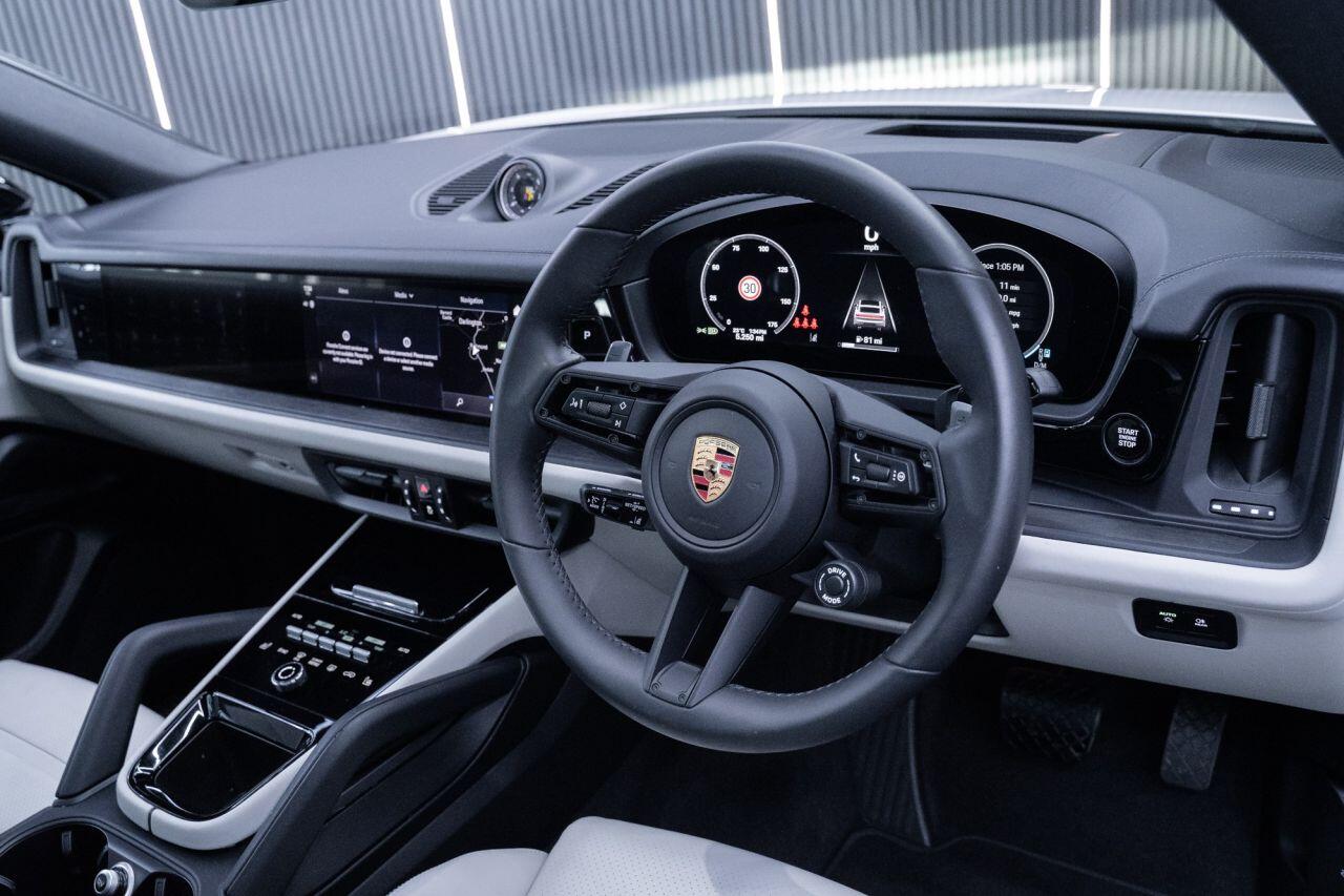 Porsche Cayenne view 15