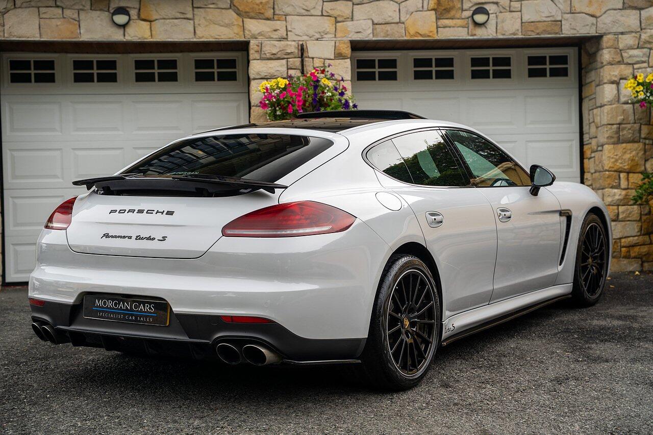 Porsche Panamera view 17