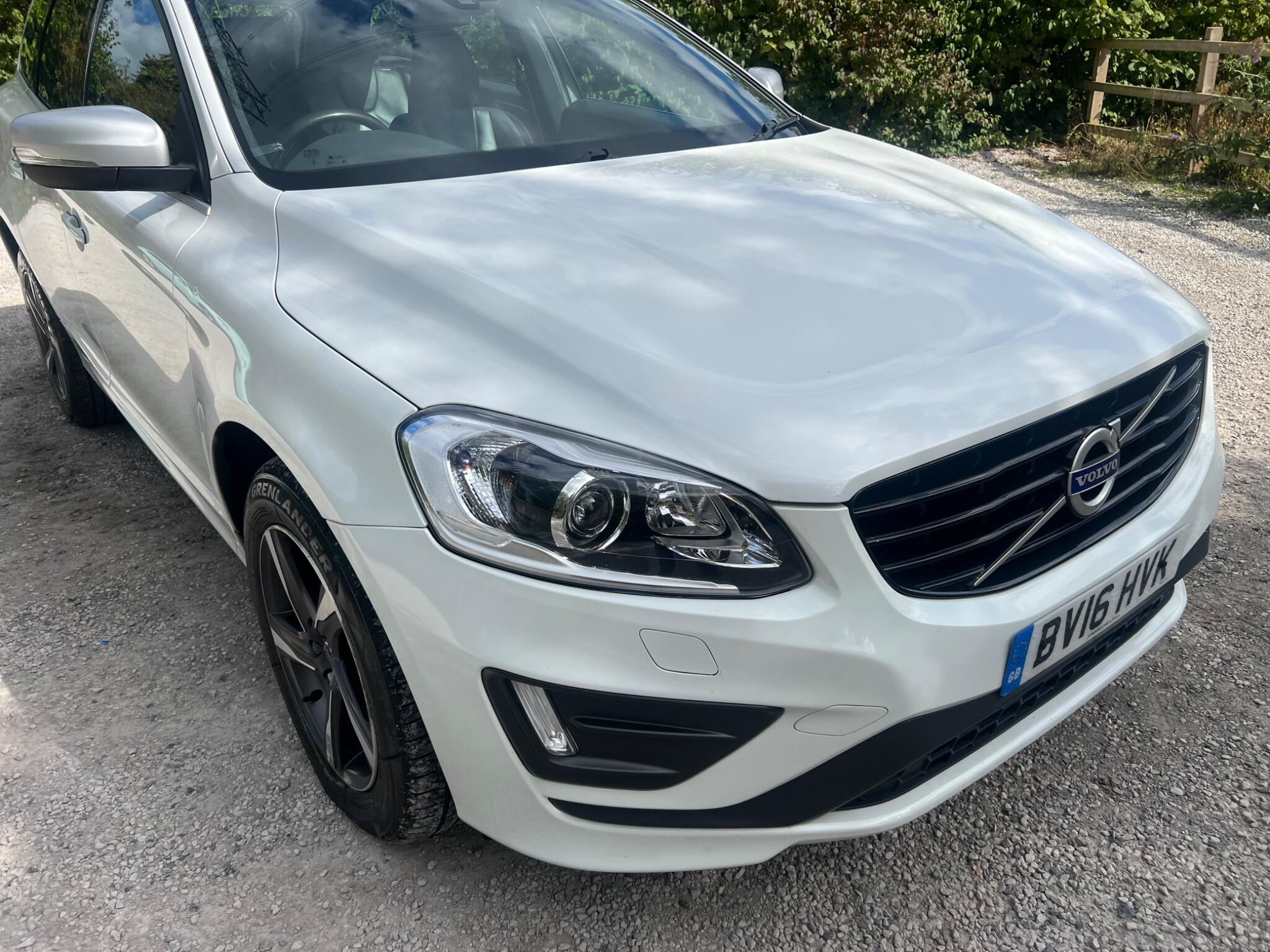 Volvo XC60 view 3