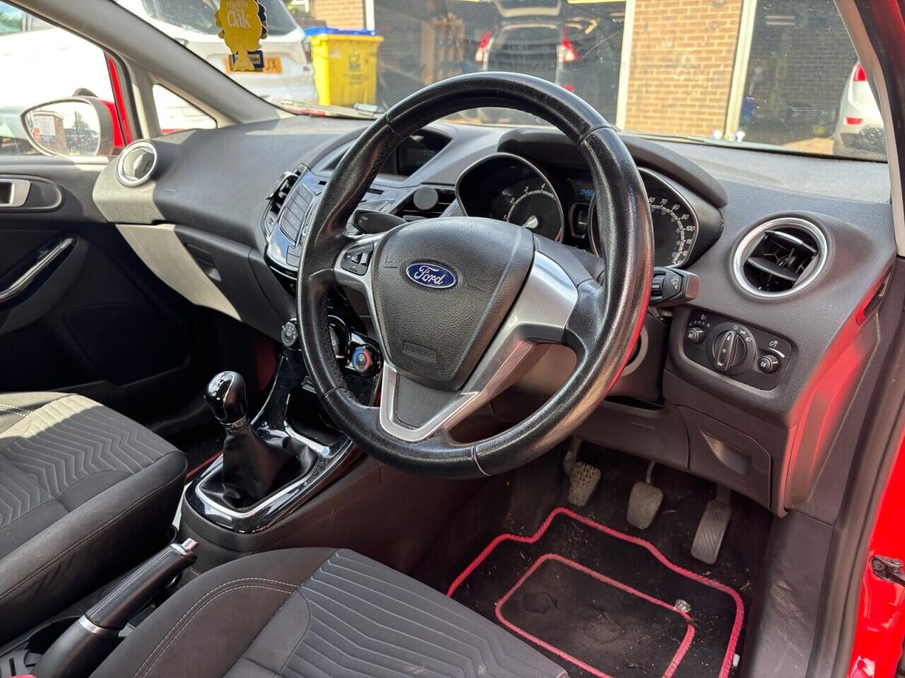 Ford Fiesta view 9