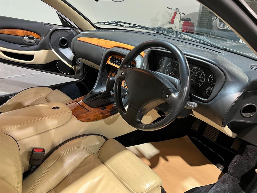 Aston Martin DB7 view 11