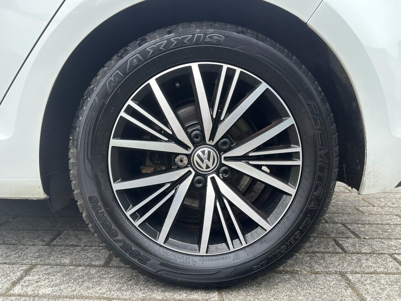Volkswagen Golf view 21