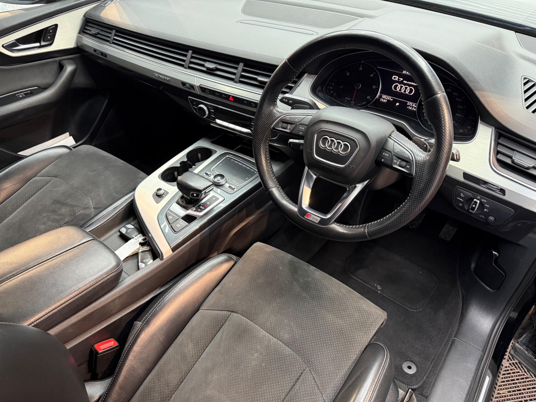 Audi Q7 view 2