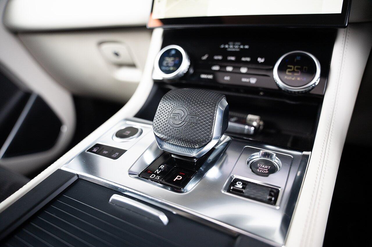 Jaguar F-Pace view 34