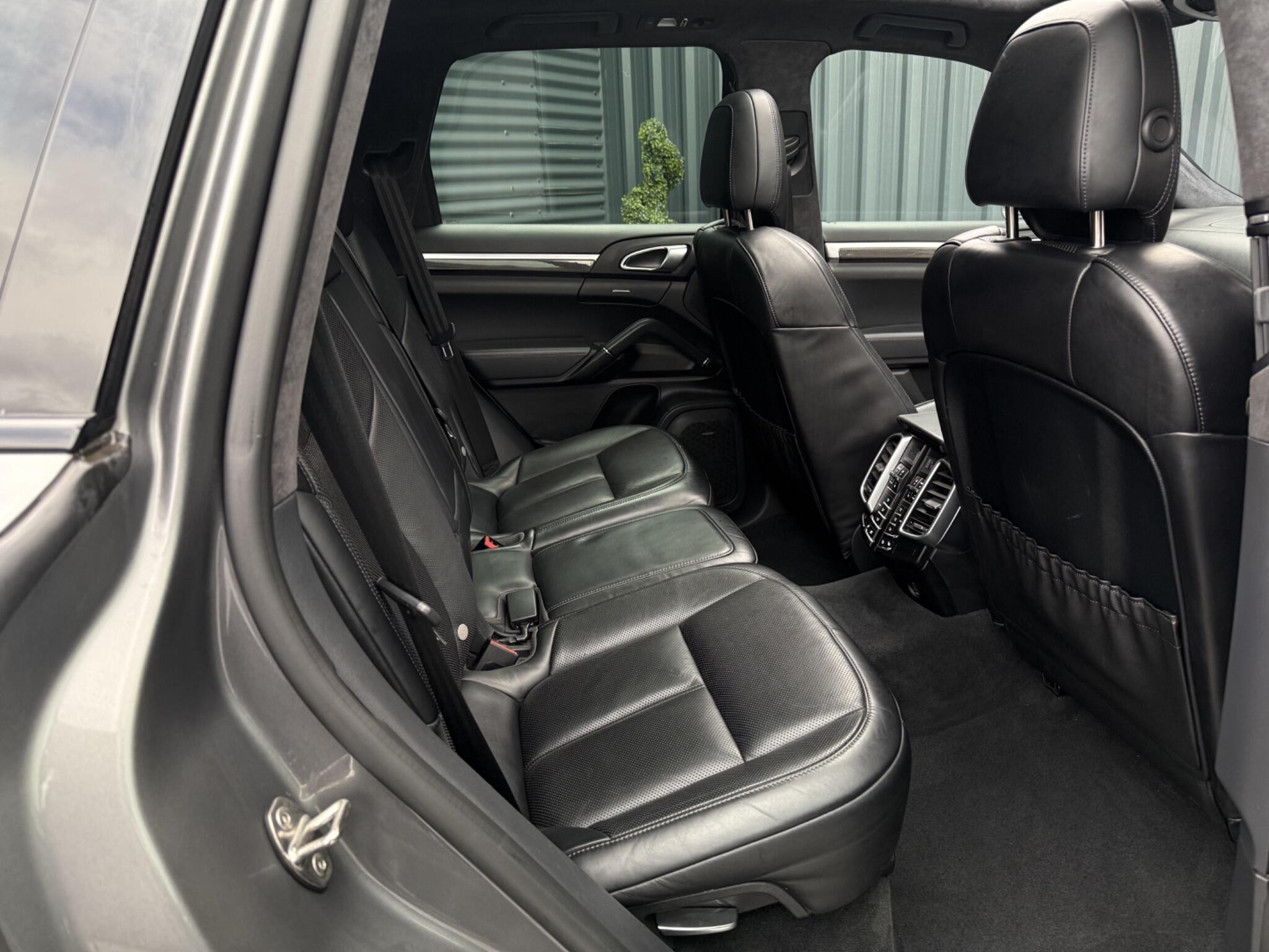 Porsche Cayenne view 23