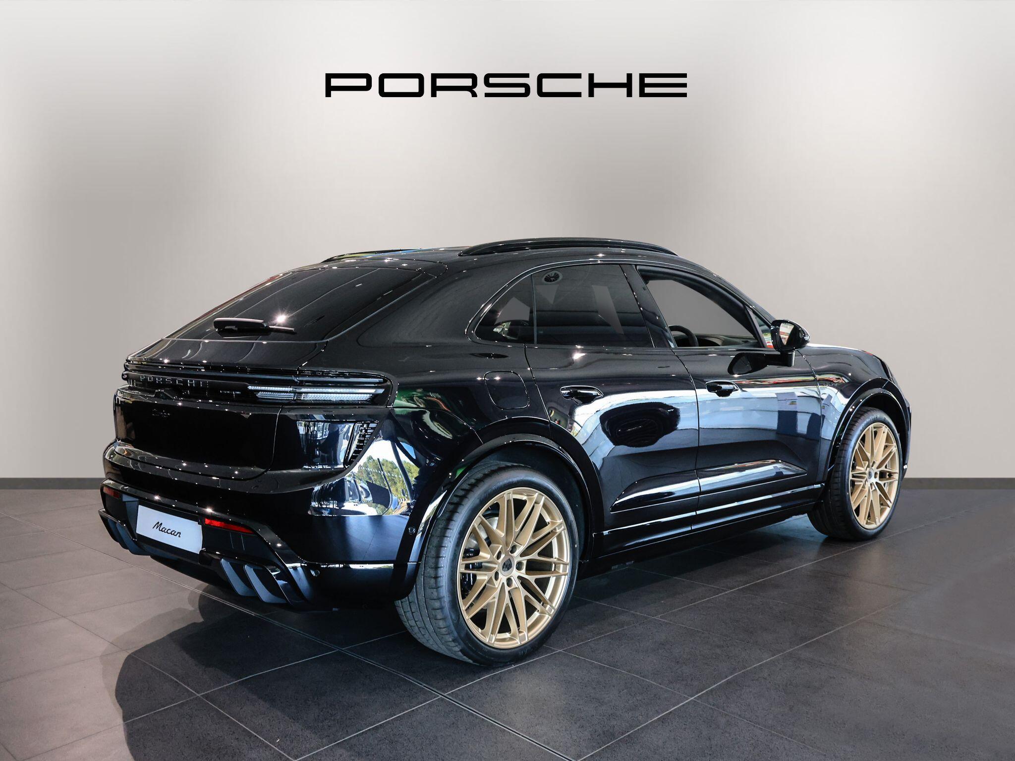 Porsche Macan view 3