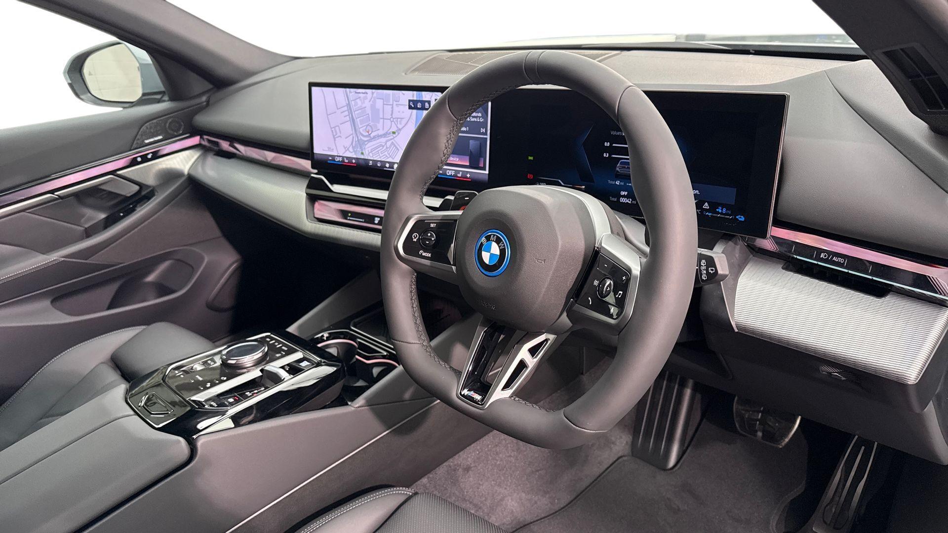 BMW 5 Series view 6