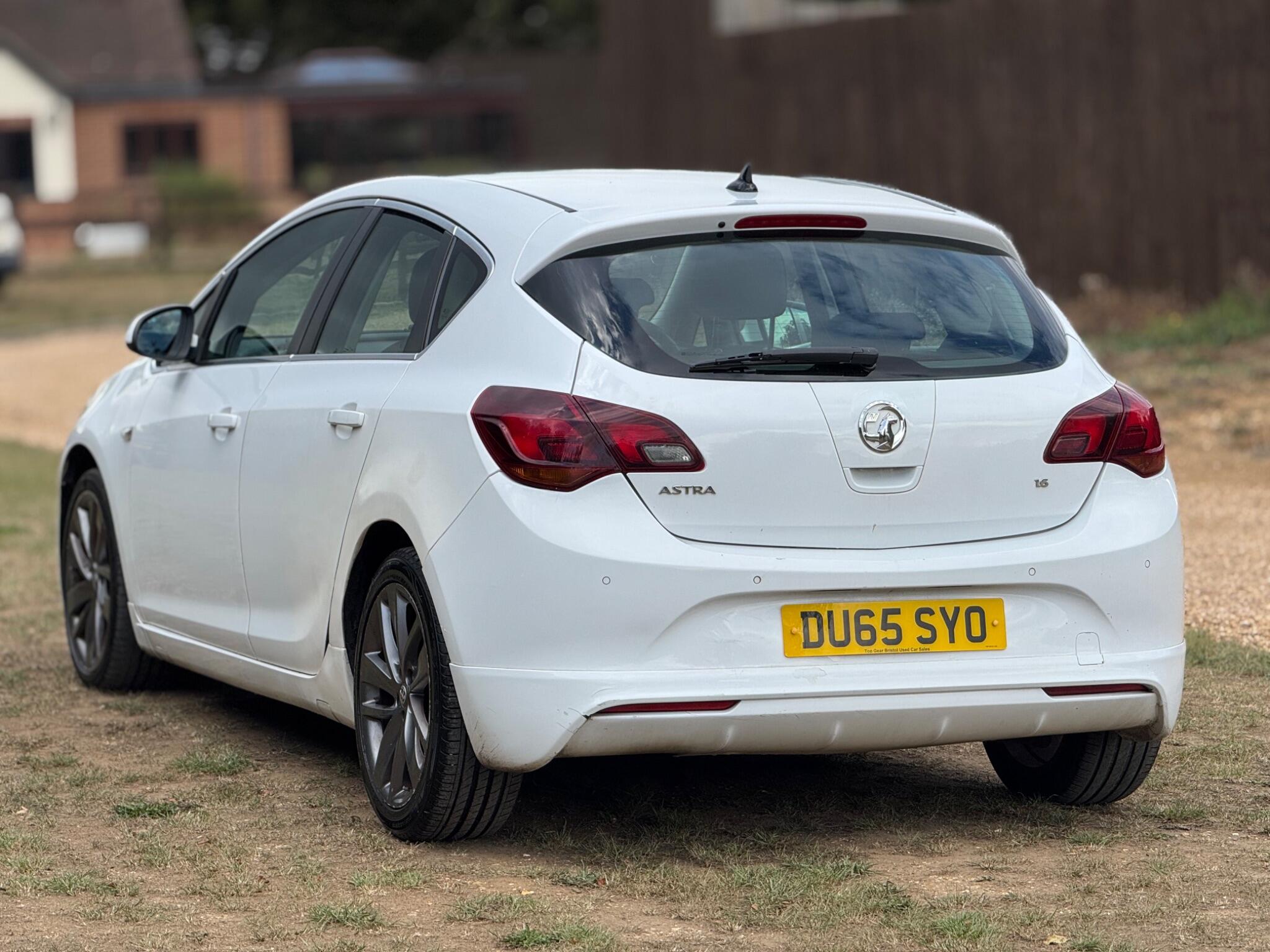 2015 Vauxhall Astra 1.6i Tech Line GT Euro 6 5dr image 10