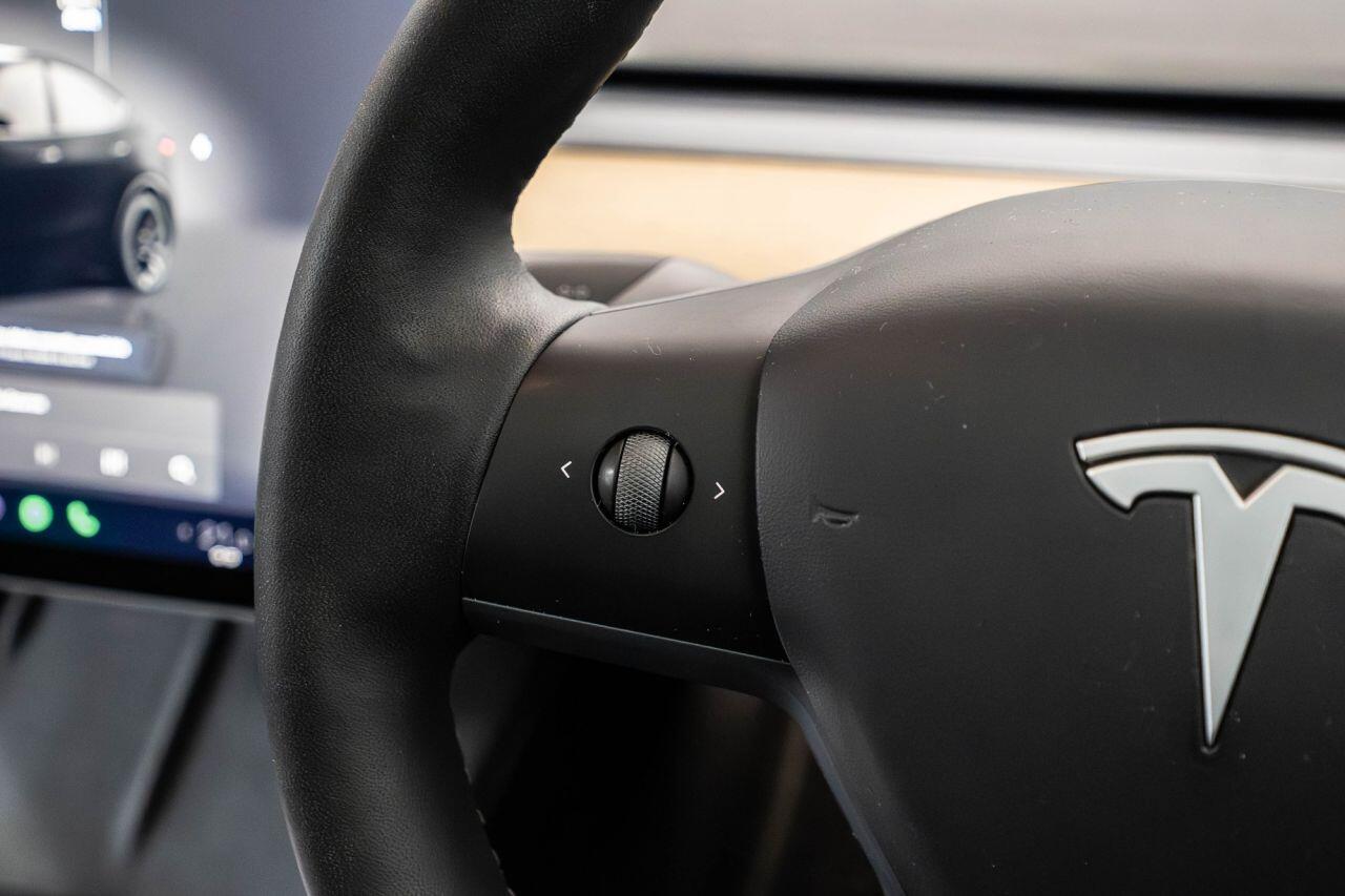 Tesla Model Y view 27
