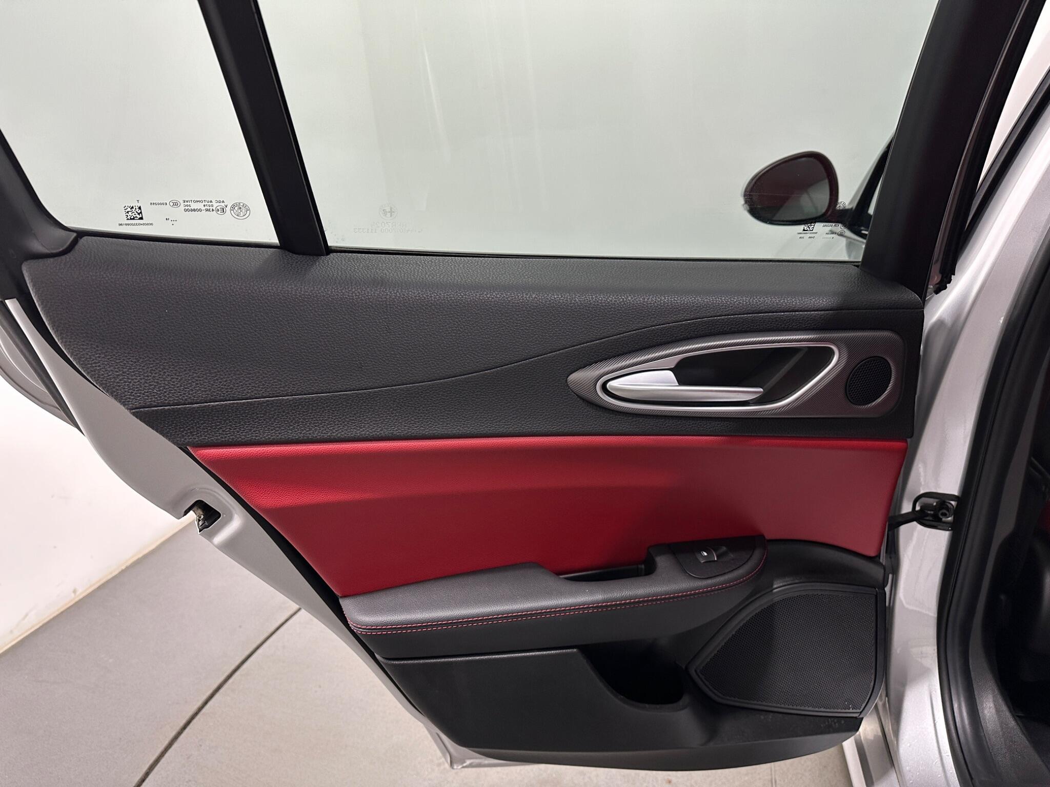 Alfa Romeo Giulia view 40