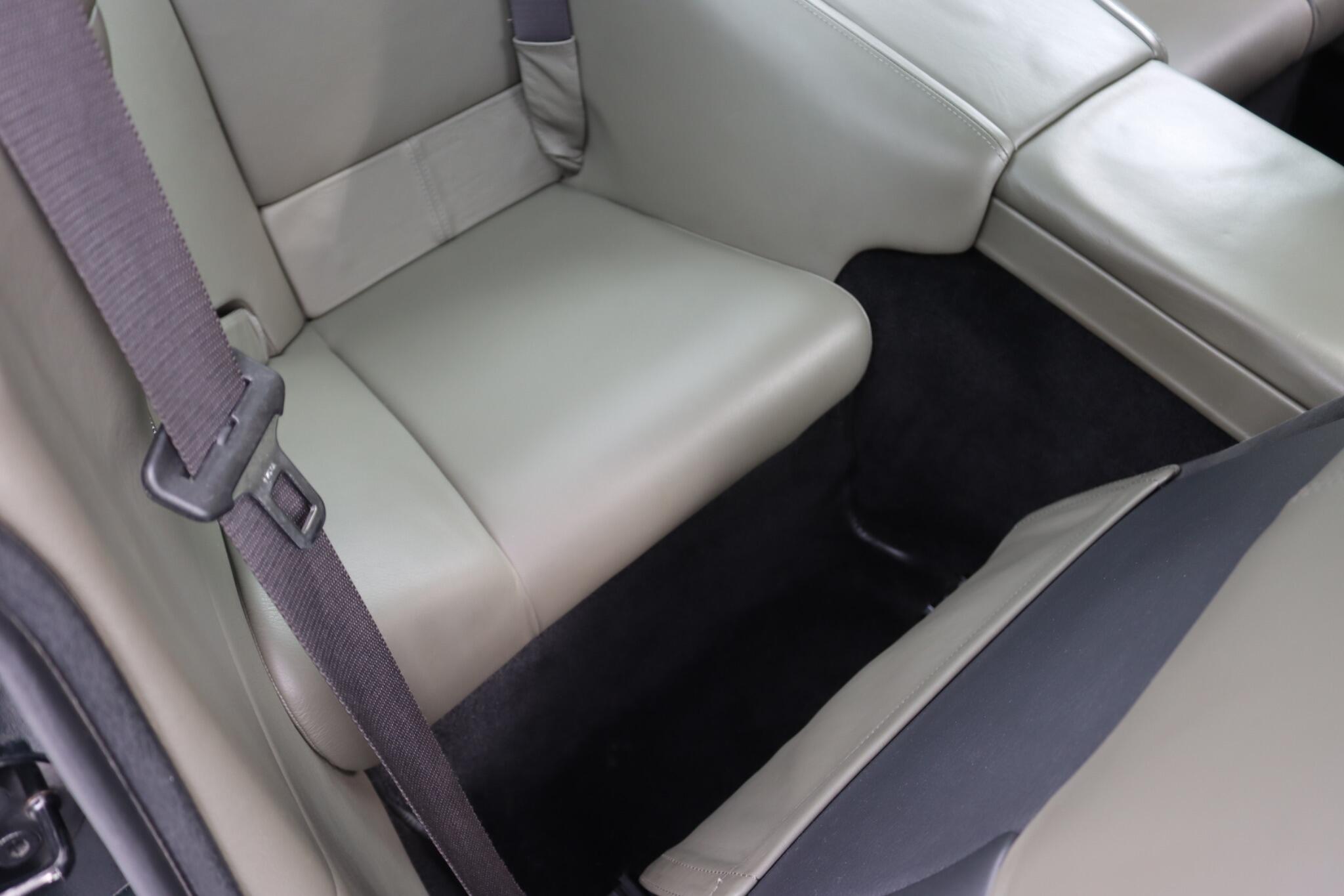 Aston Martin DB9 view 79