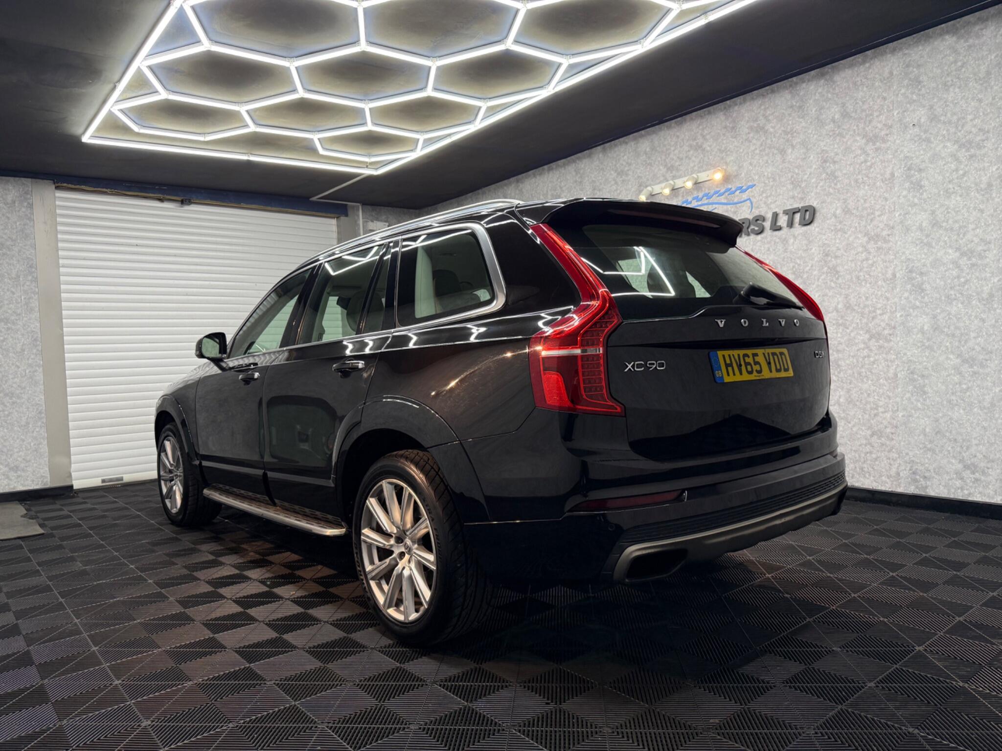 Volvo XC90 view 6