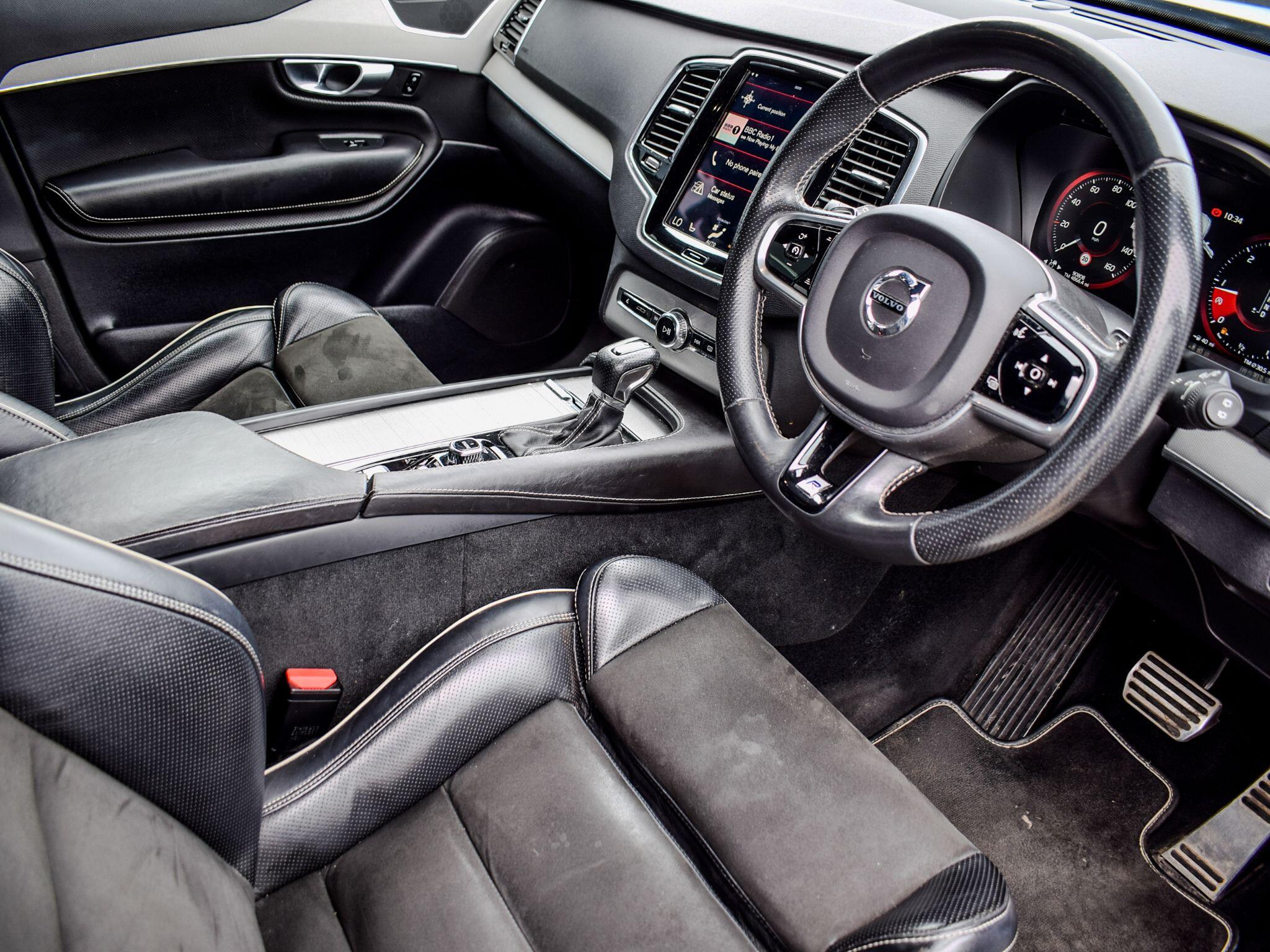 Volvo XC90 view 8