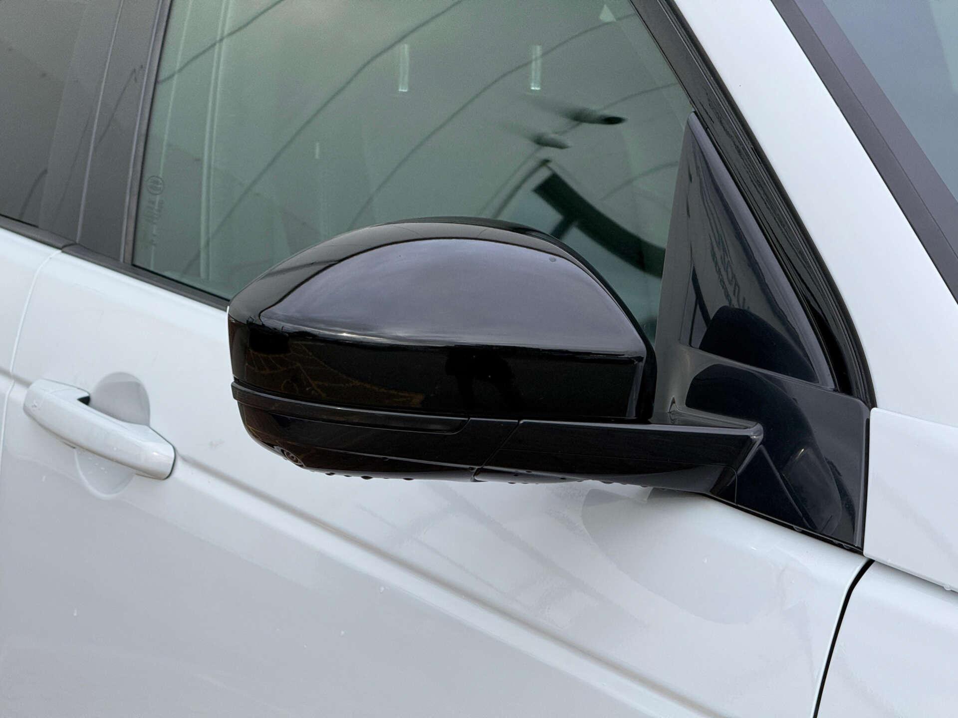 Land Rover Discovery Sport view 24