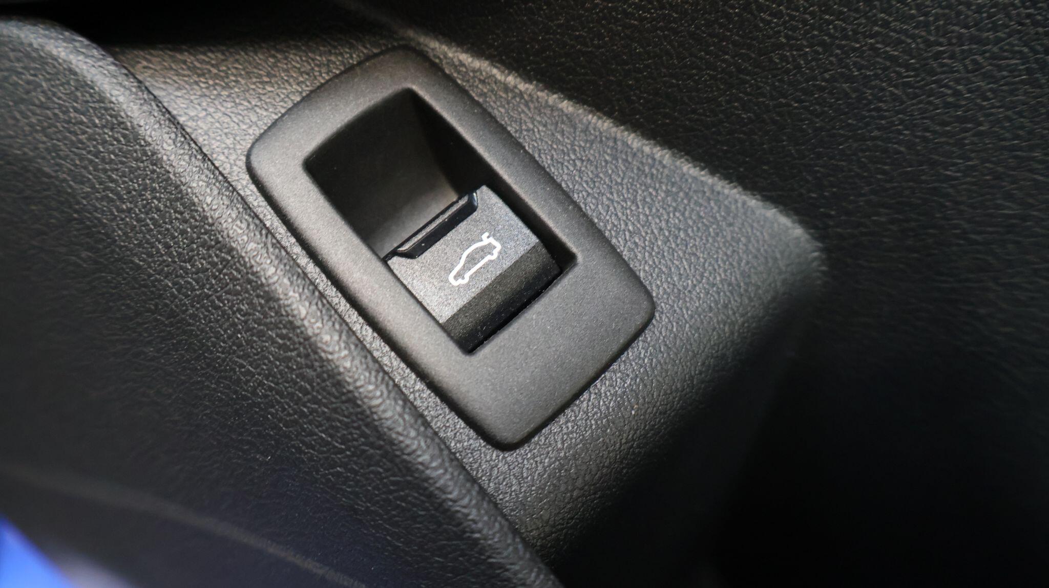 BMW iX1 view 30