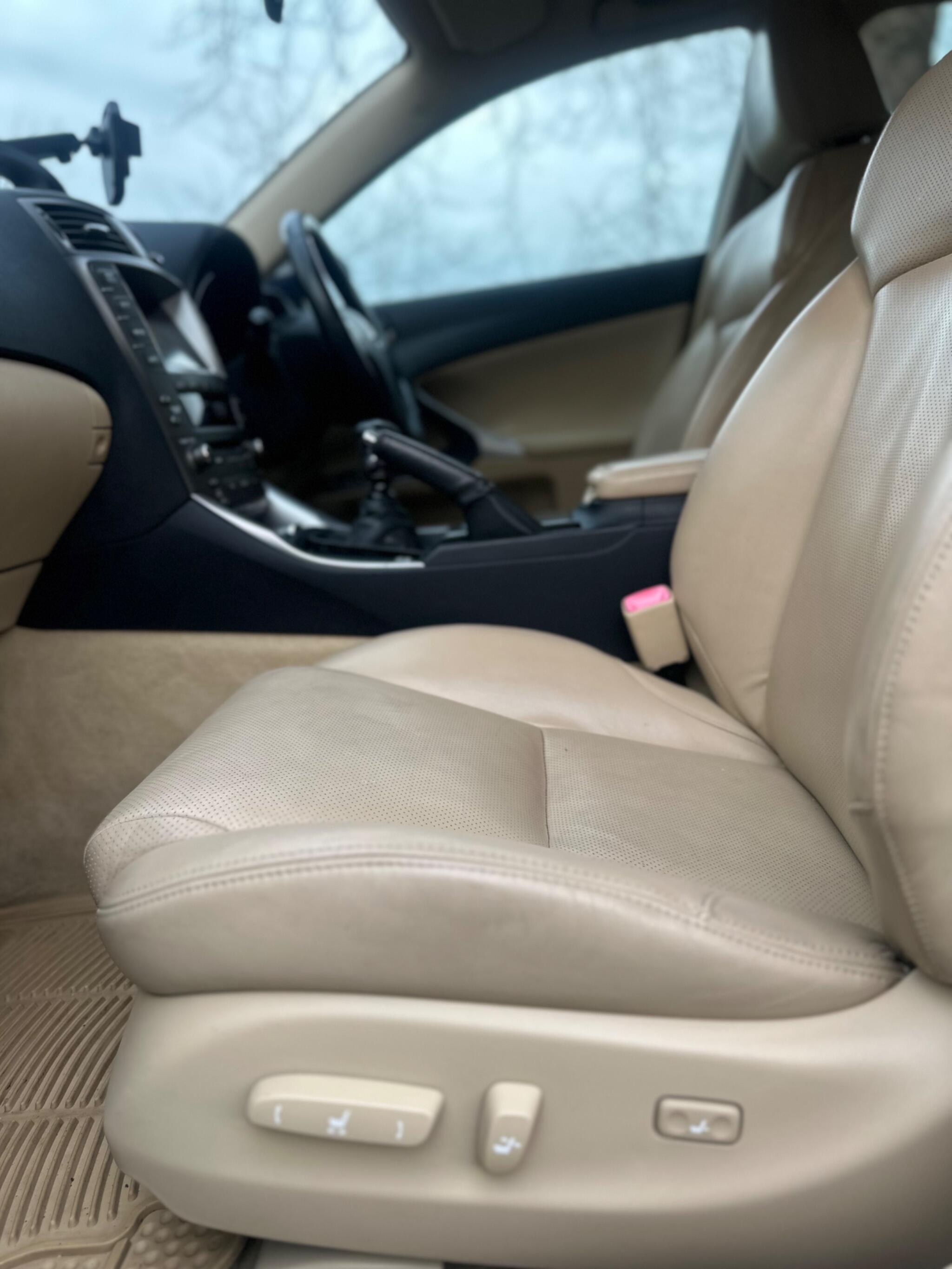 2008 Lexus IS image 12
