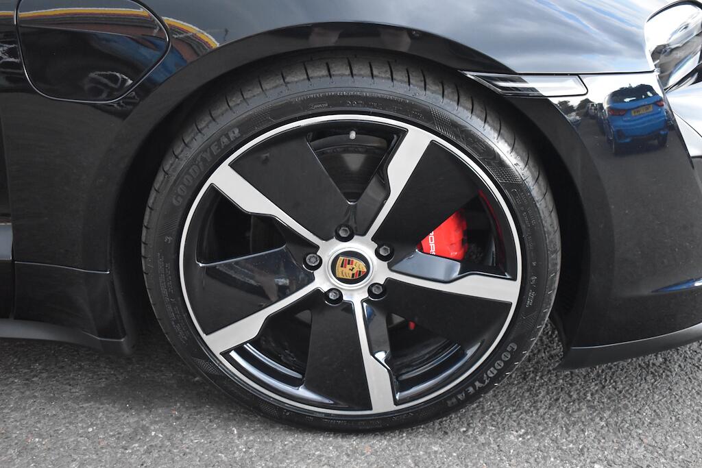 Porsche Taycan view 87