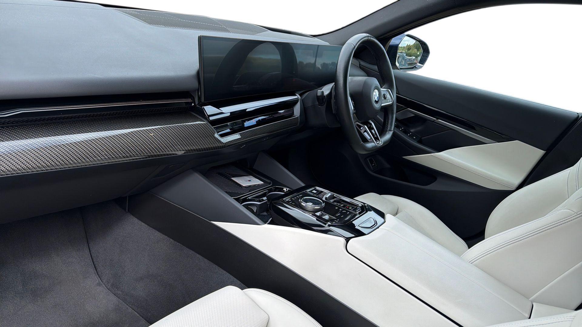 BMW 5 Series view 7